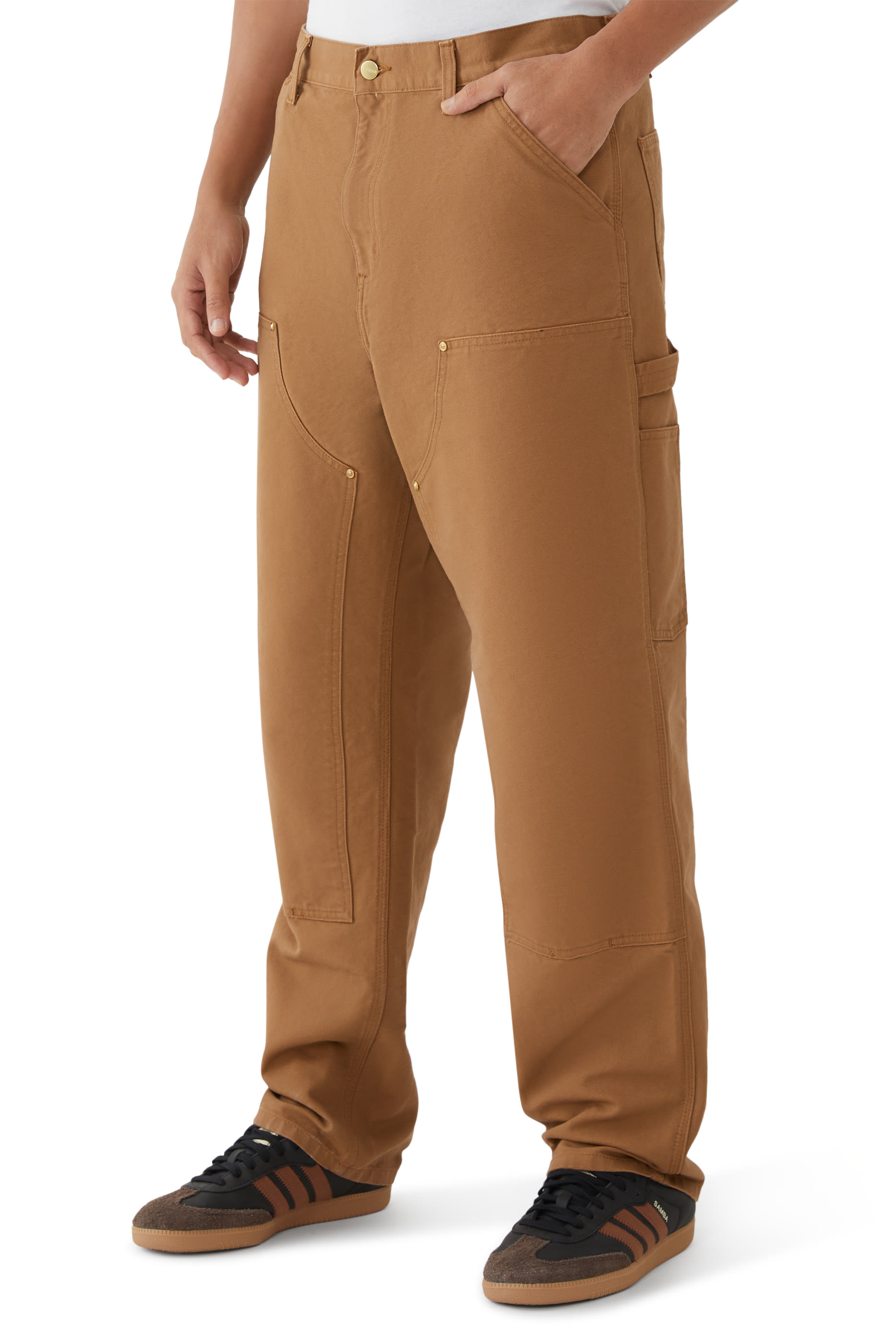 بنطال بطبقة إضافية على الركبتين