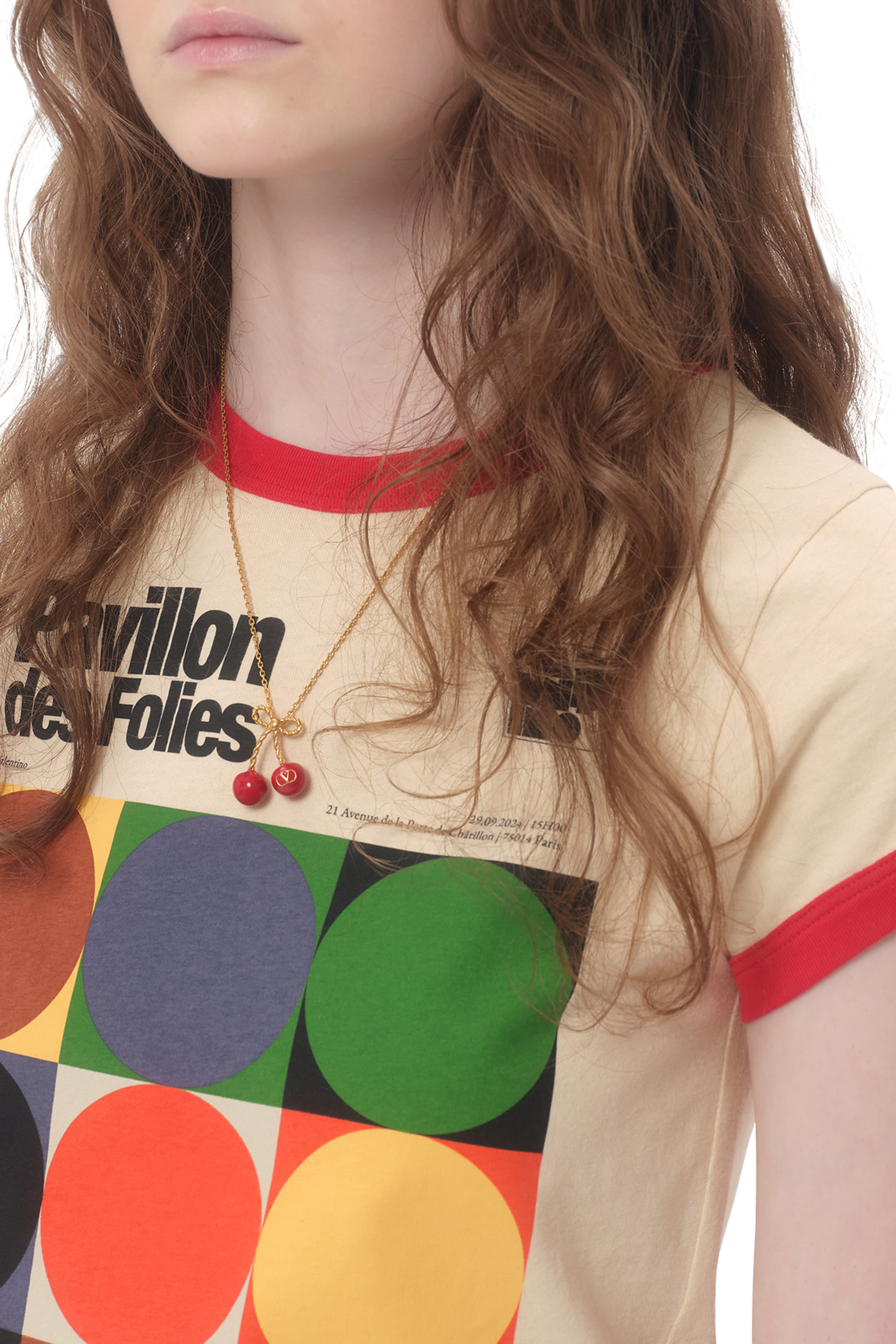 قلادة بدلاية بتصميم كرز بشعار الماركة، معدن ومينا