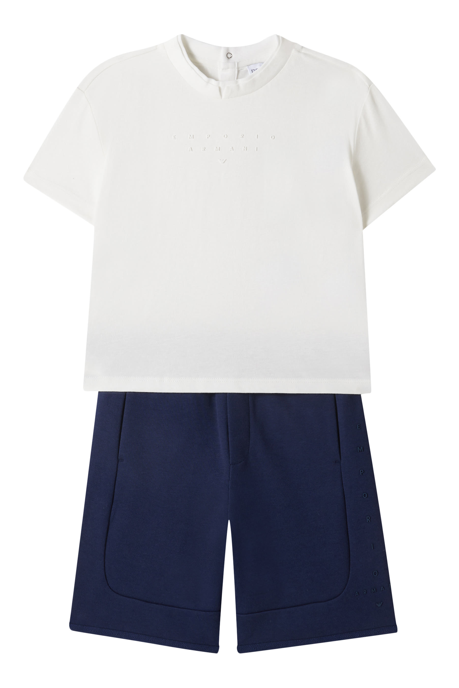 طقم تيشيرت وشورت بنقشة شعار الماركة بحجم صغير للأطفال