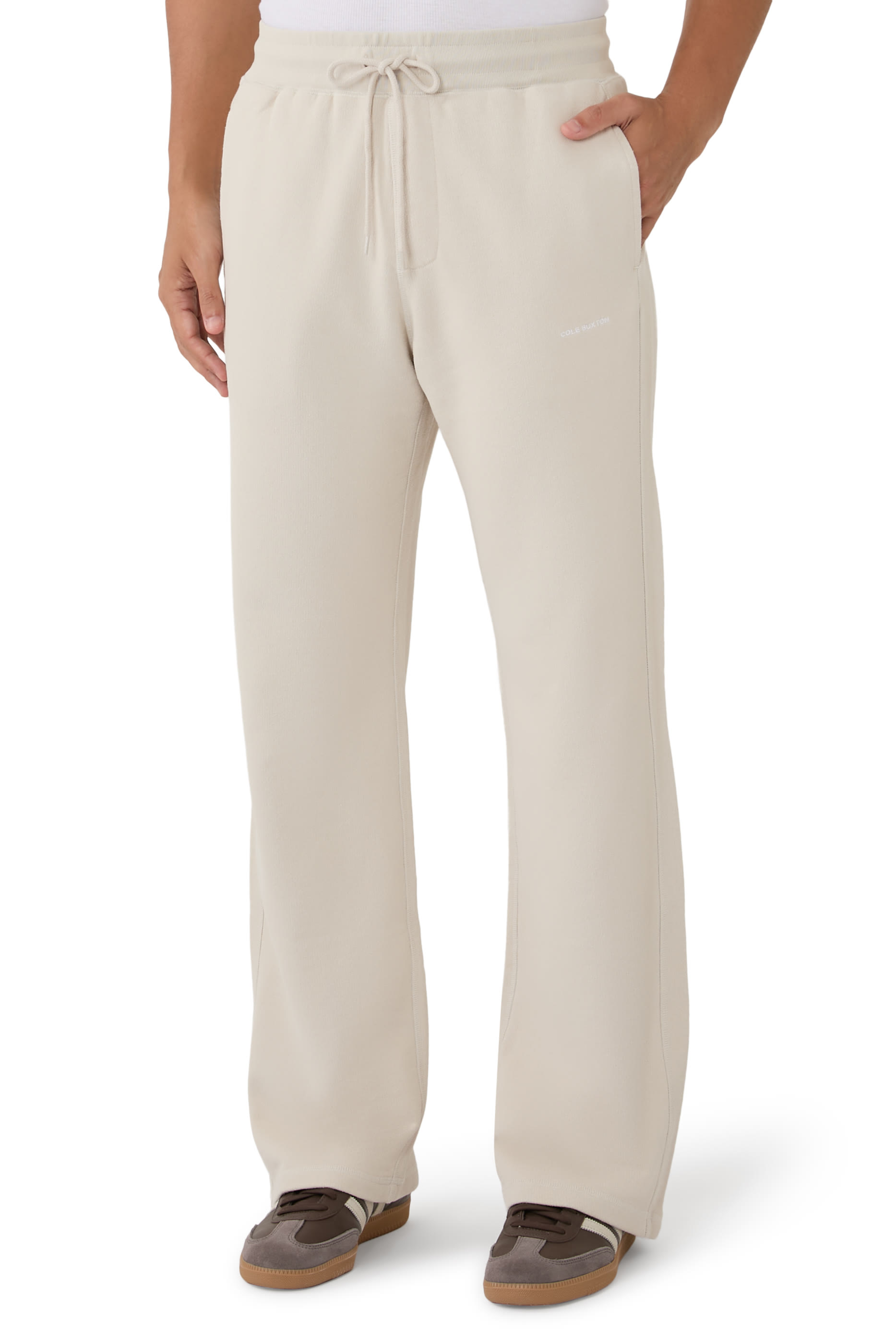 بنطال للبيت مزين بشعار الماركة بحجم صغير