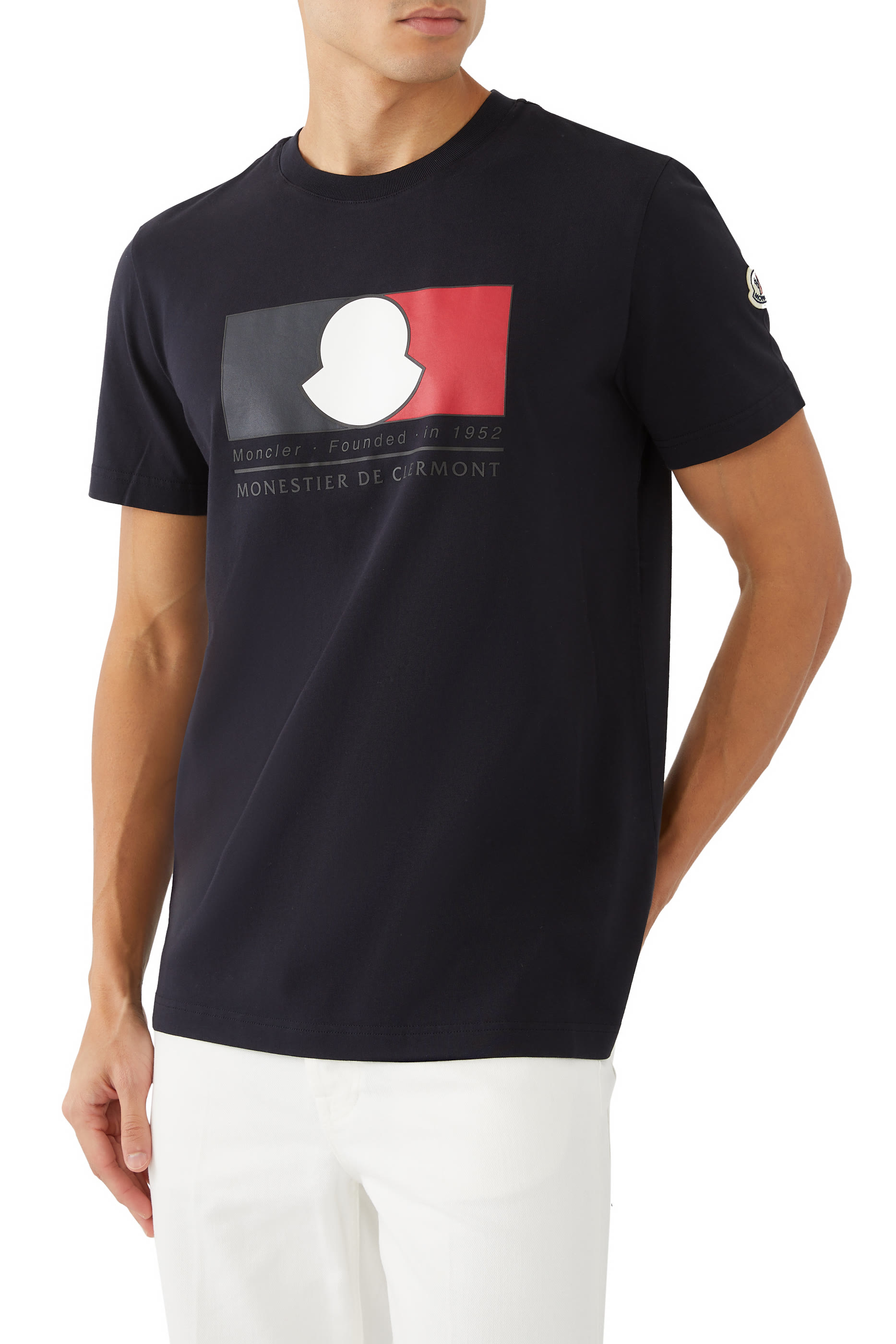 تيشيرت بأكمام قصيرة