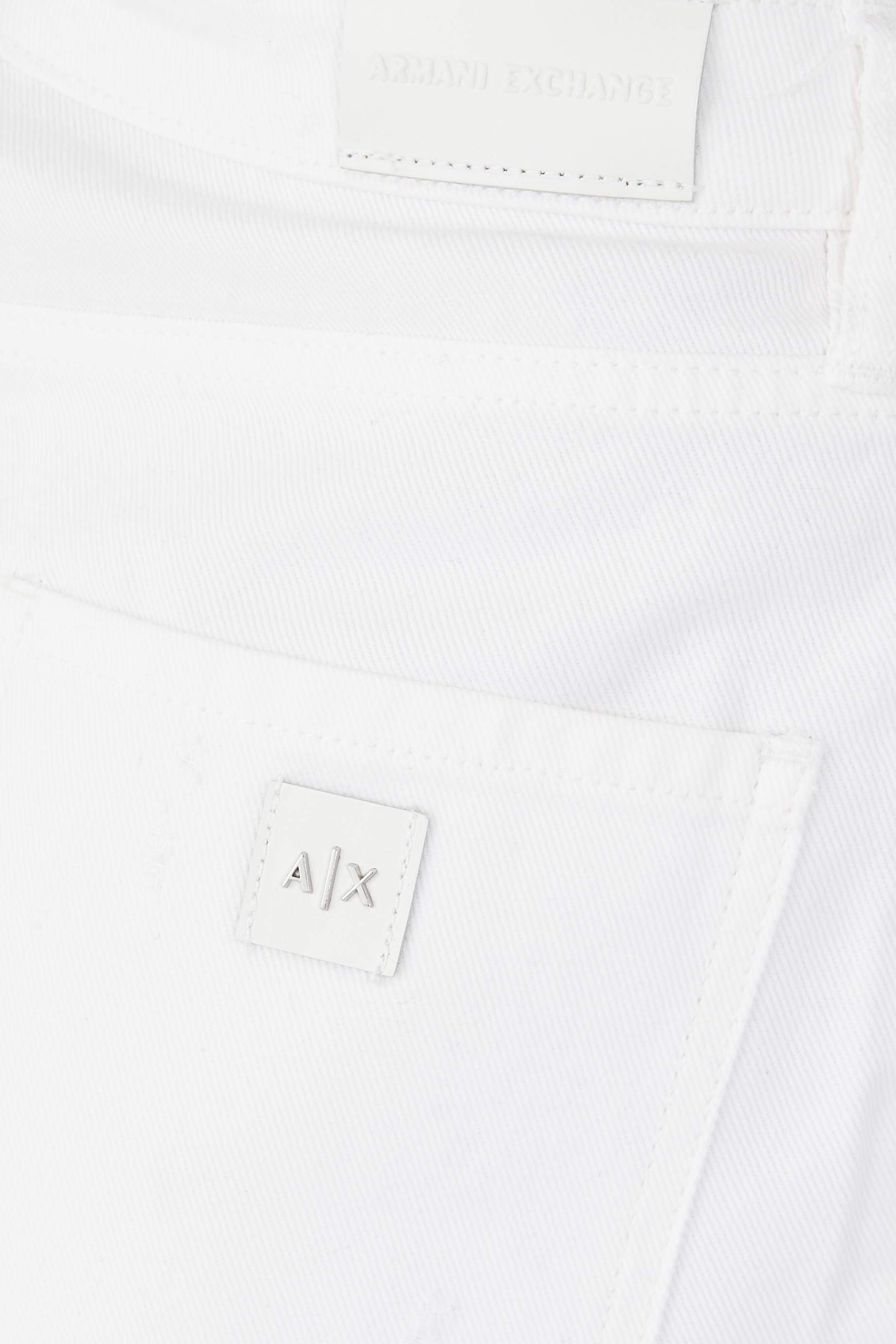 بنطال جينز مريح بتفاصيل ممزقة