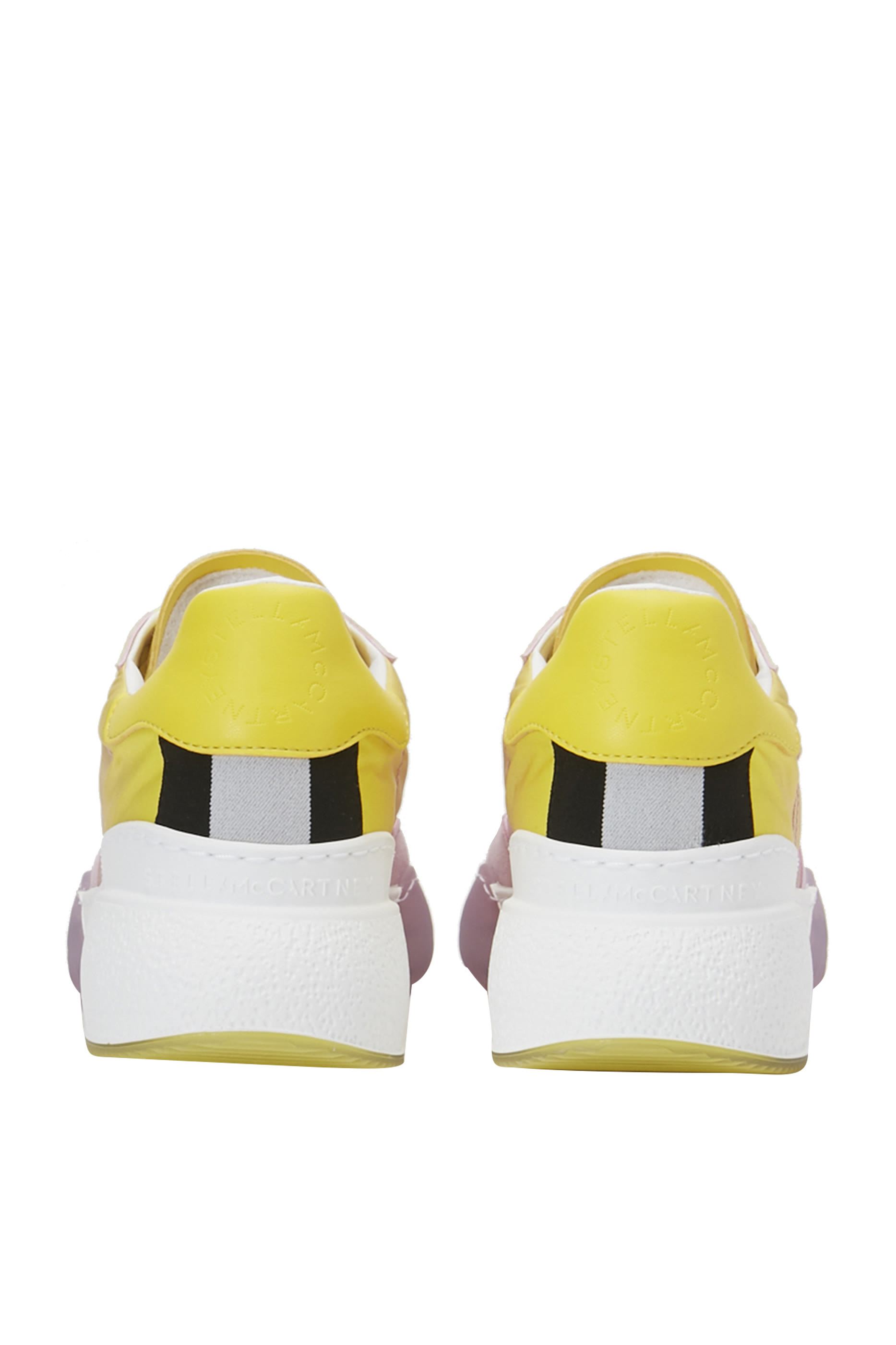 سنيكرز بأربطة إغلاق