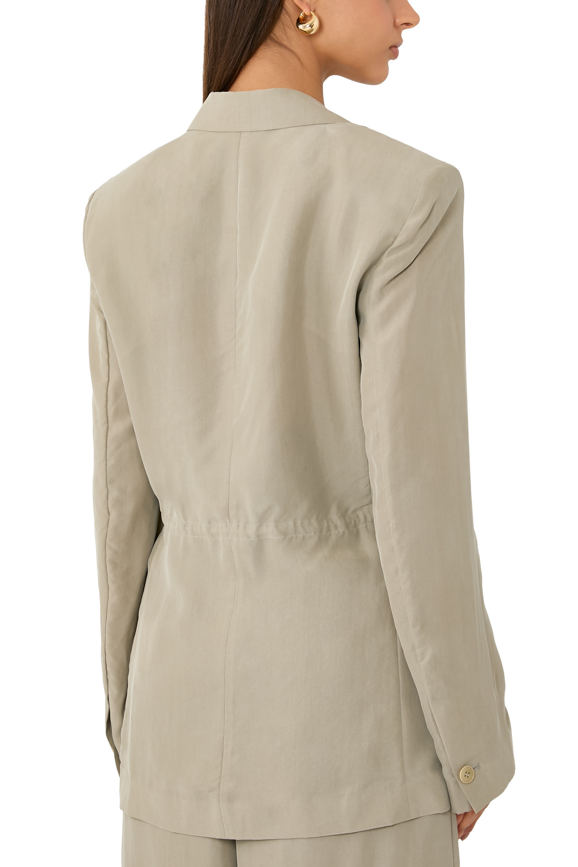 بليزر بتفاصيل رباط