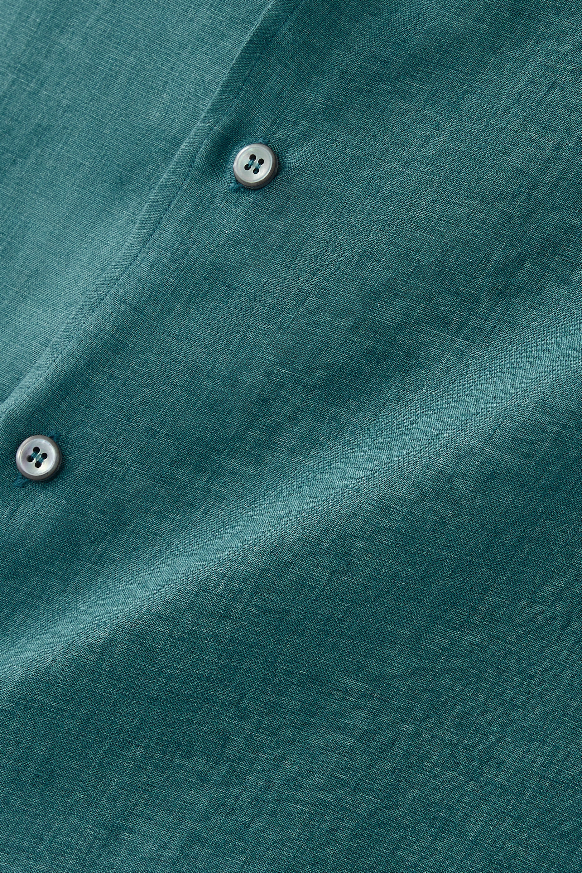 قميص بأكمام قصيرة كتان