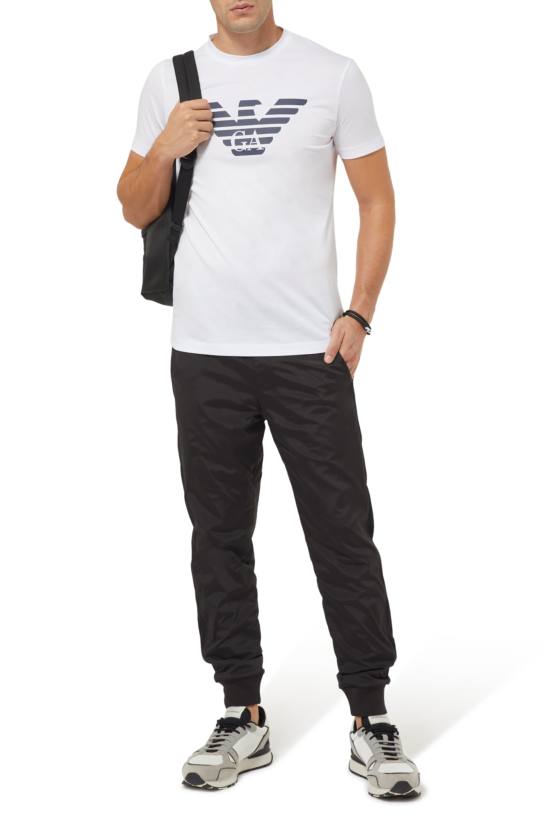 تي شيرت بشعار الماركة كبير الحجم