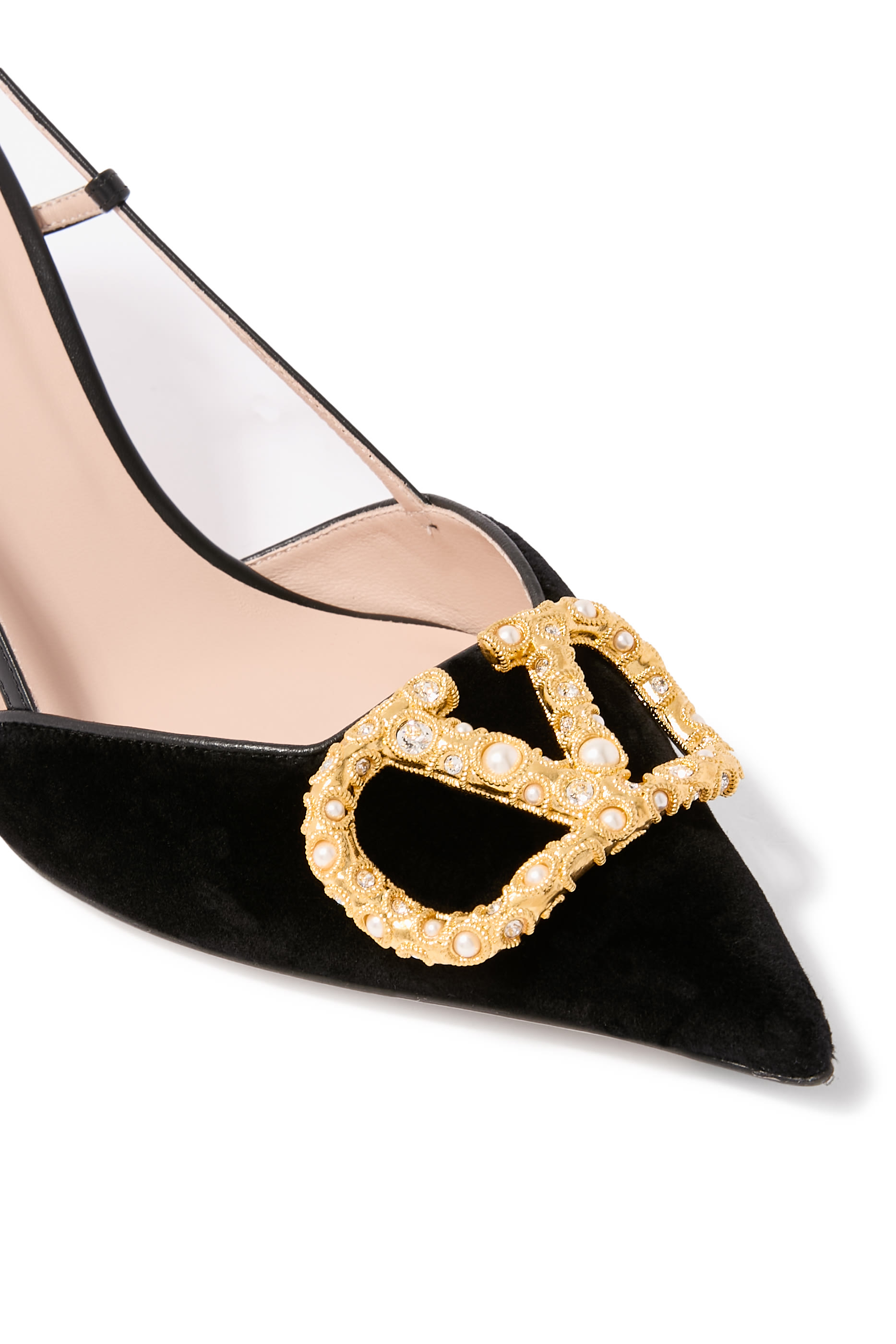 حذاء كلاسيك 80 مفتوح في الخلف مزين بشعار حرف الماركة