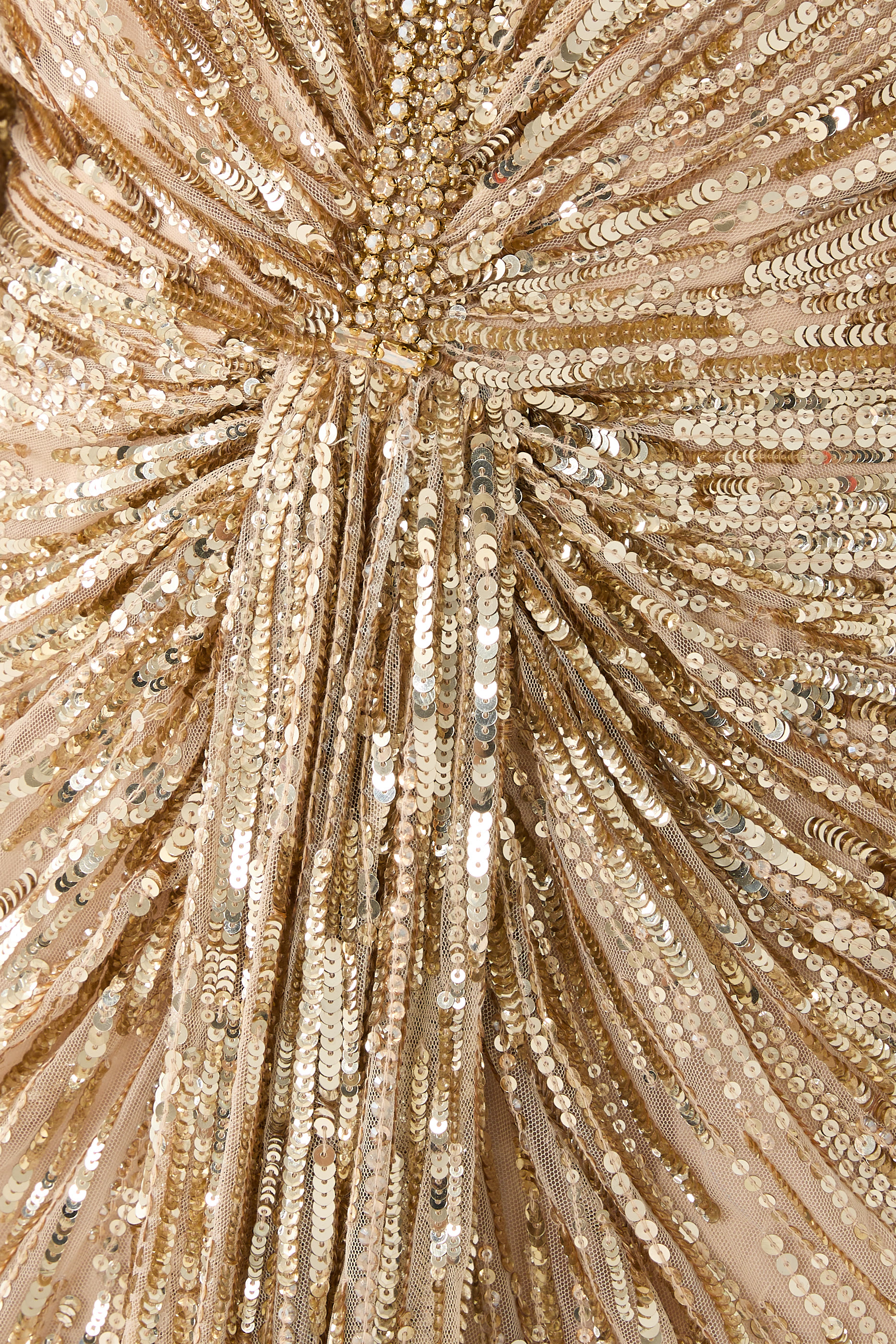 فستان سهرة بأكمام طويلة