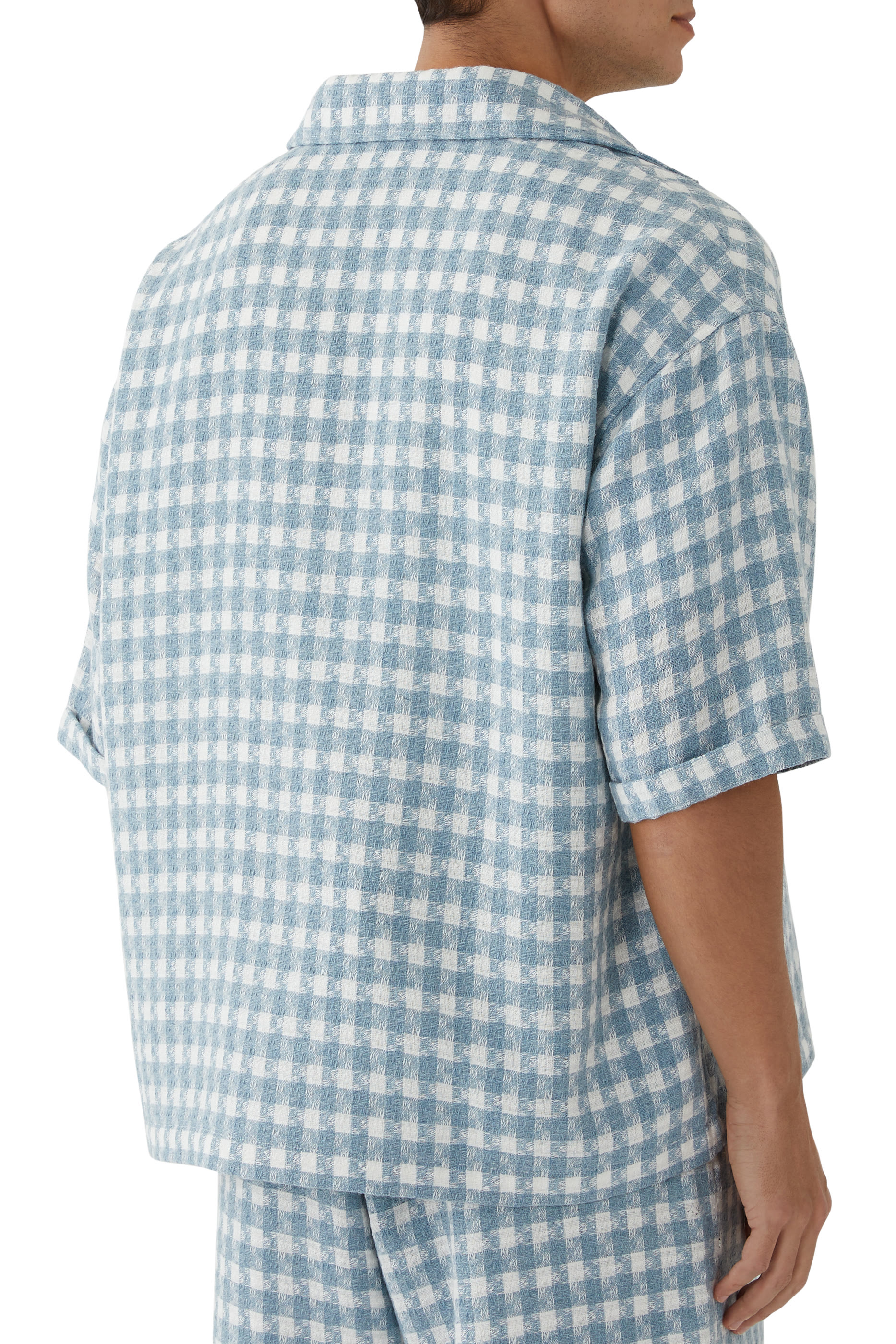 قميص بقصة قصيرة ونقشة مربعات