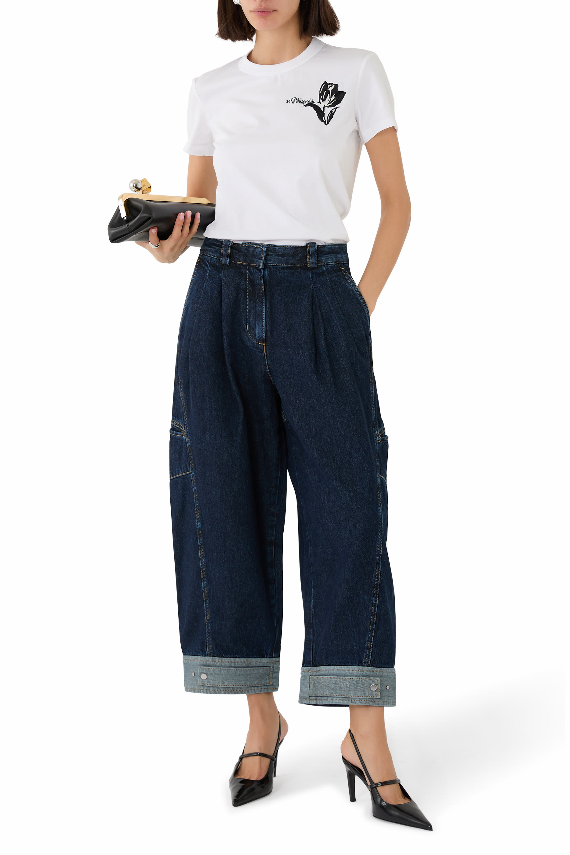 بنطال جينز قصير بقصة ساق مقوسة واسعة