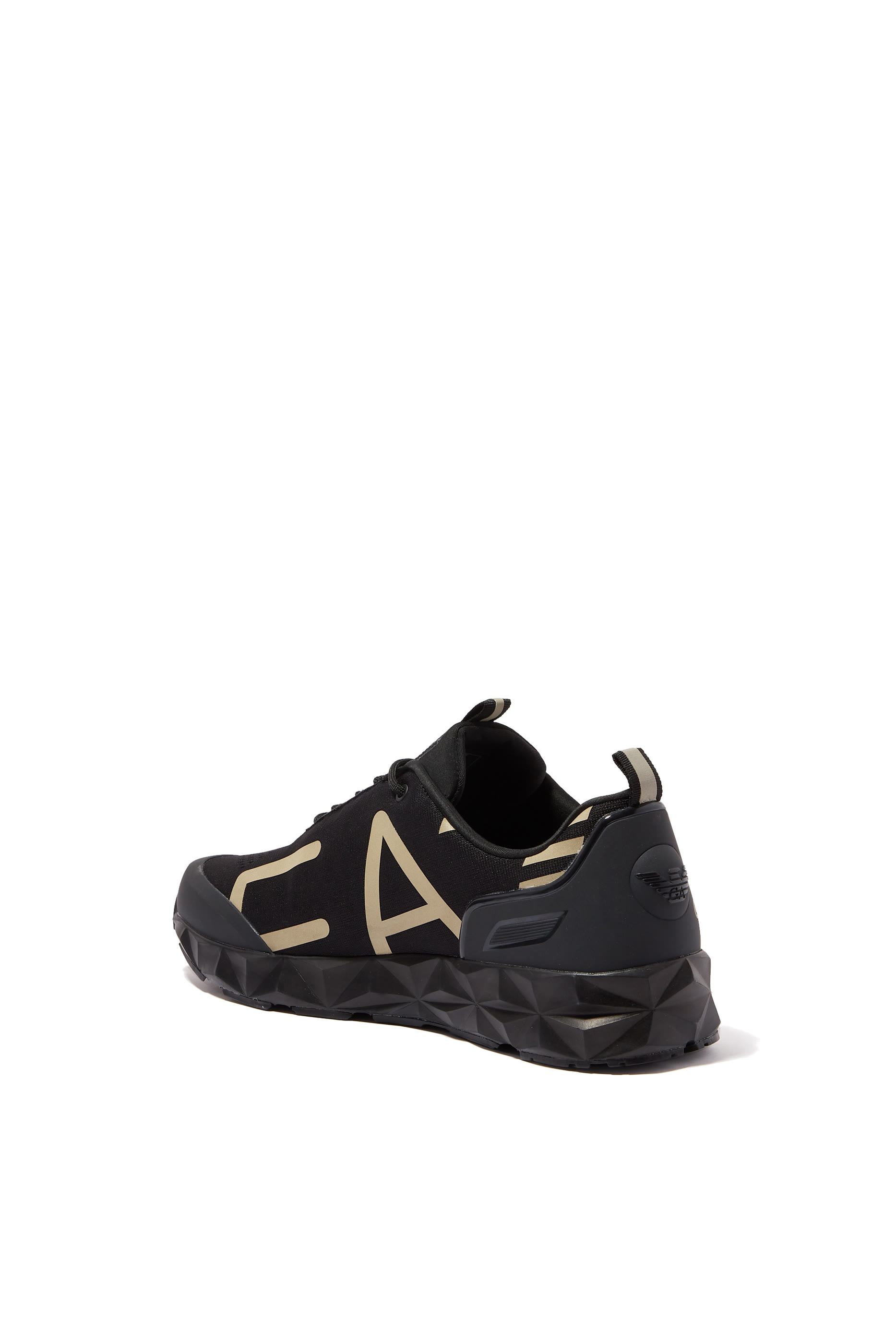 سنيكرز ألتميت كومبات بشعار الماركة