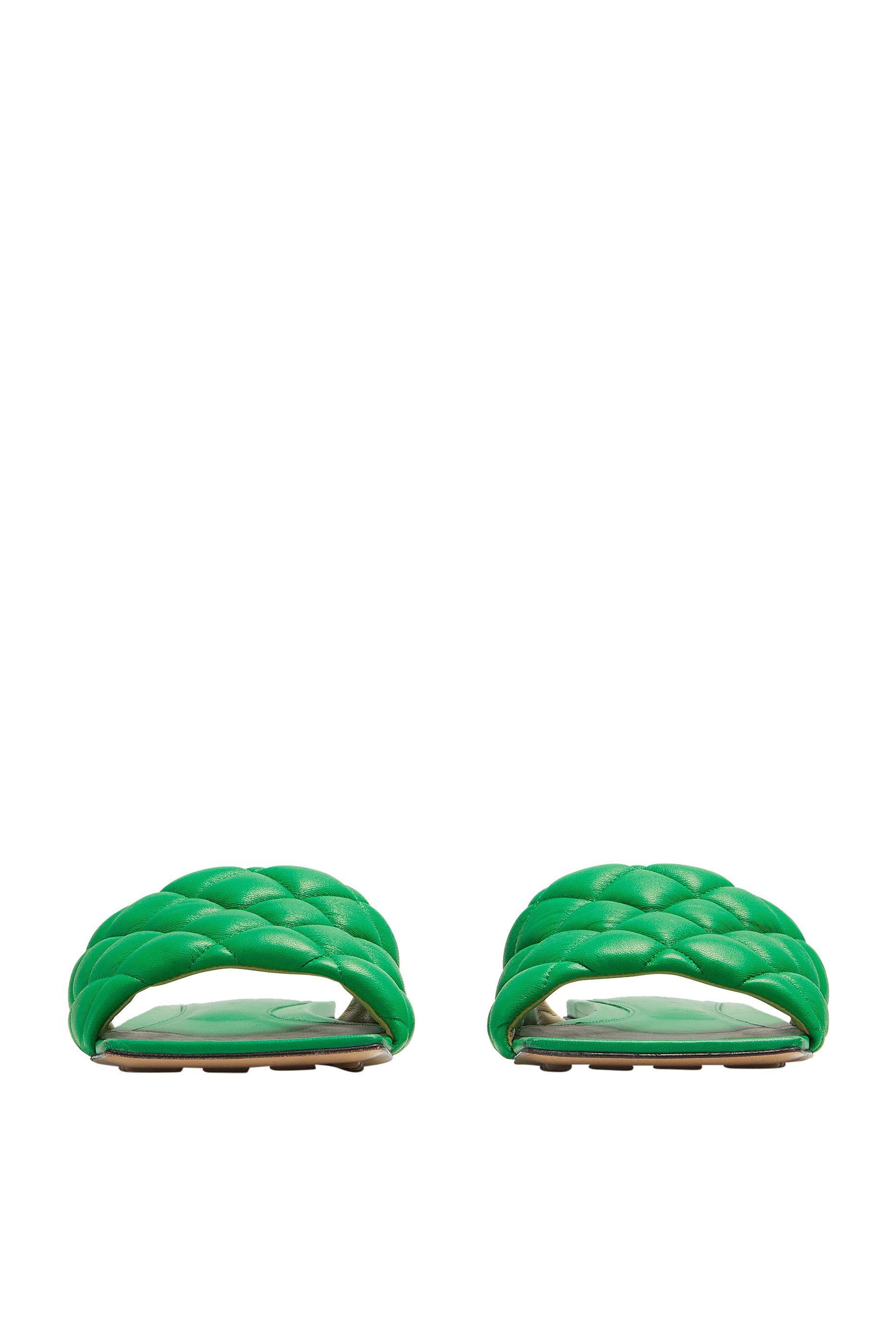 صندل مبطن بكعب مسطح