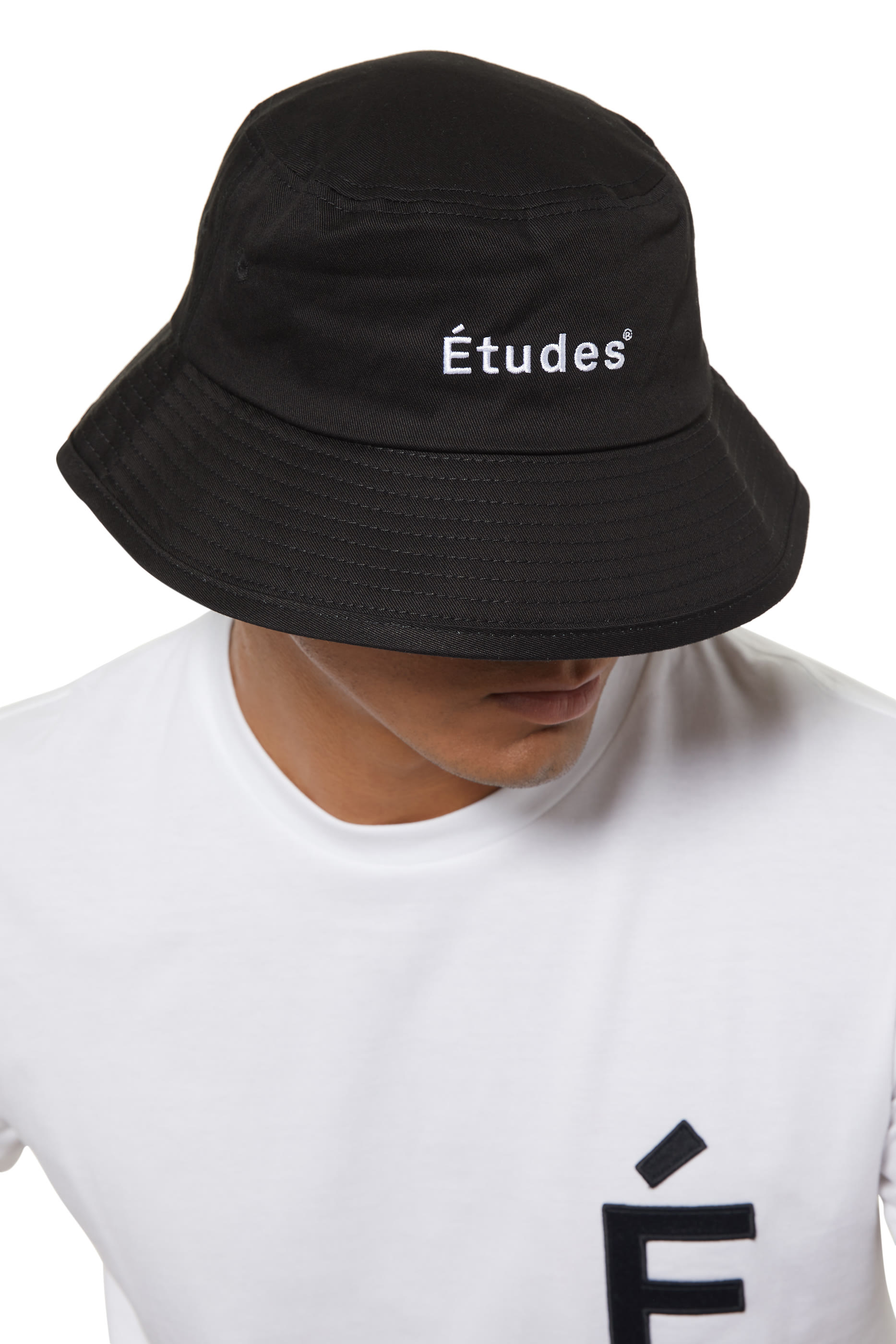 قبعة رياضية مزينة بشعار الماركة