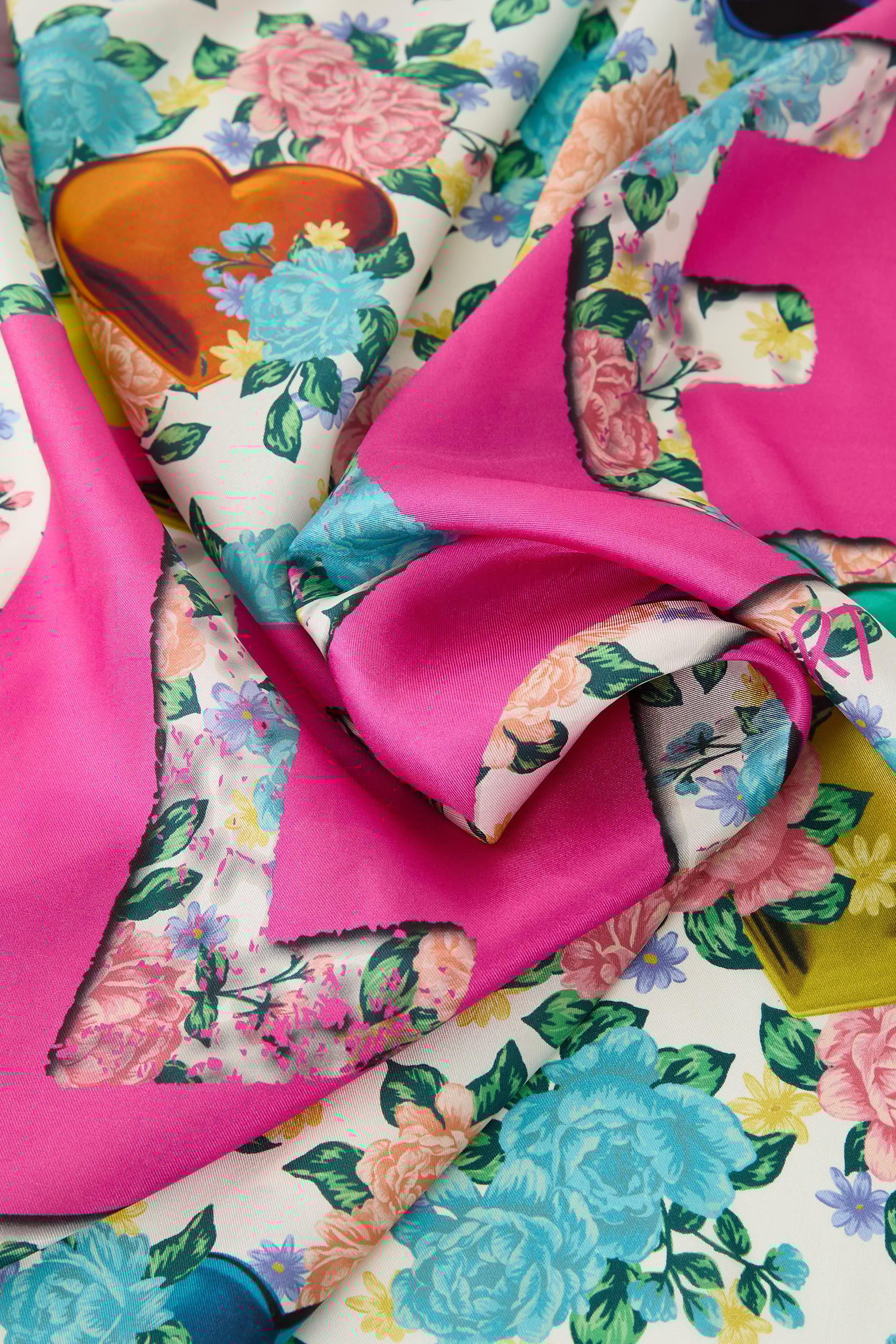 وشاح بتصميم مربع