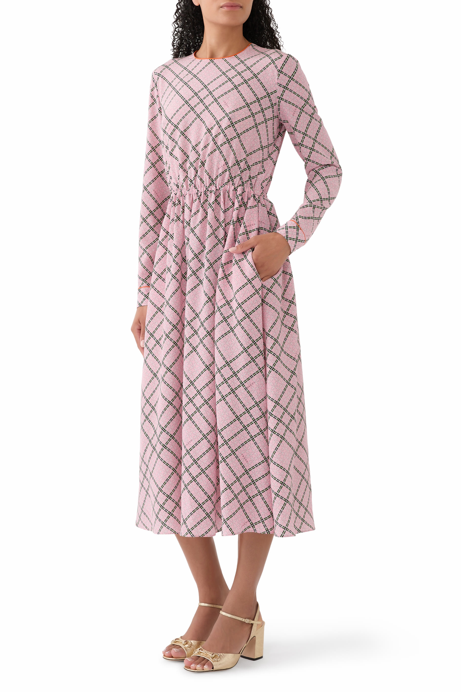 فستان بنقشة حرير