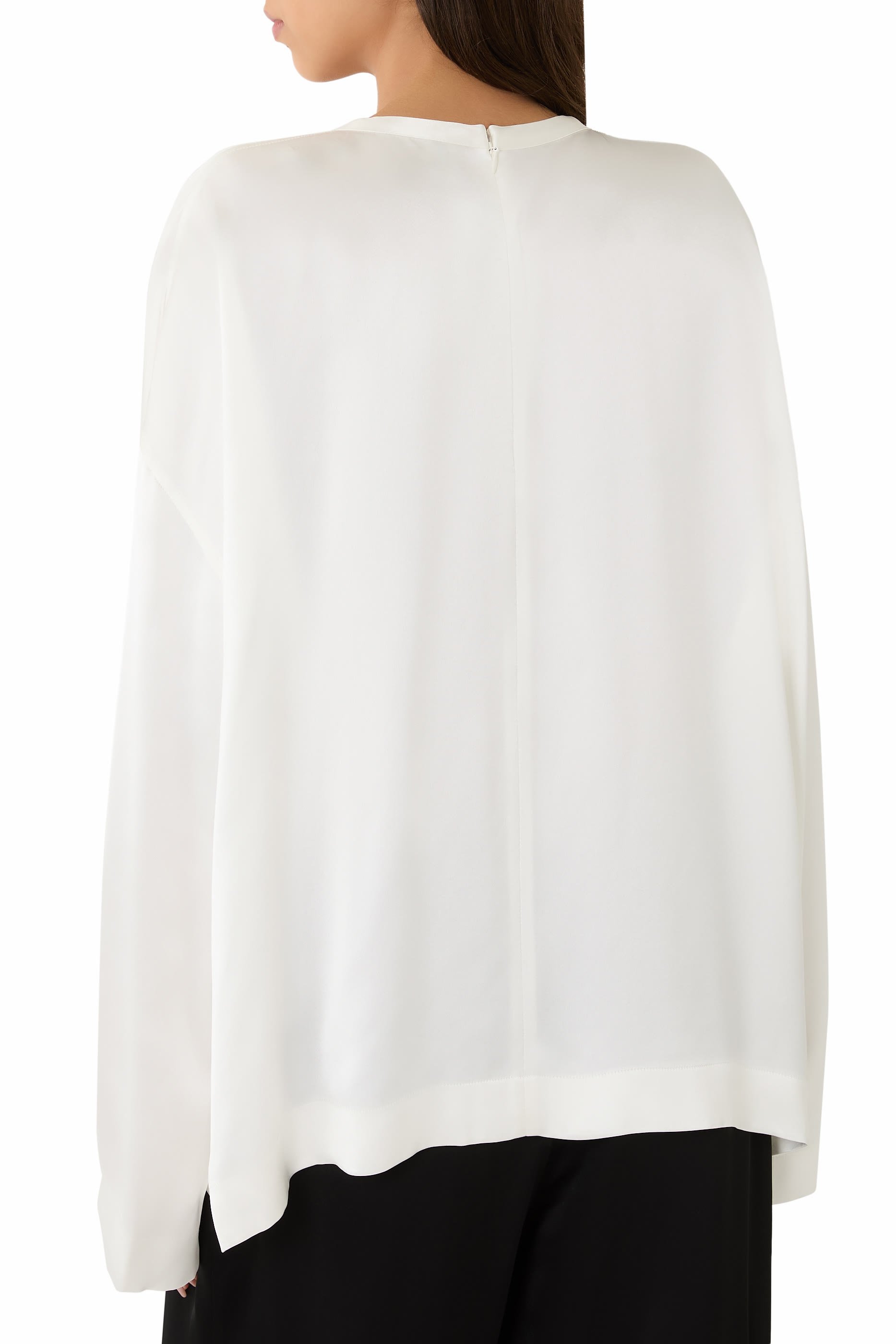 بلوزة بقصة مربعة ستان