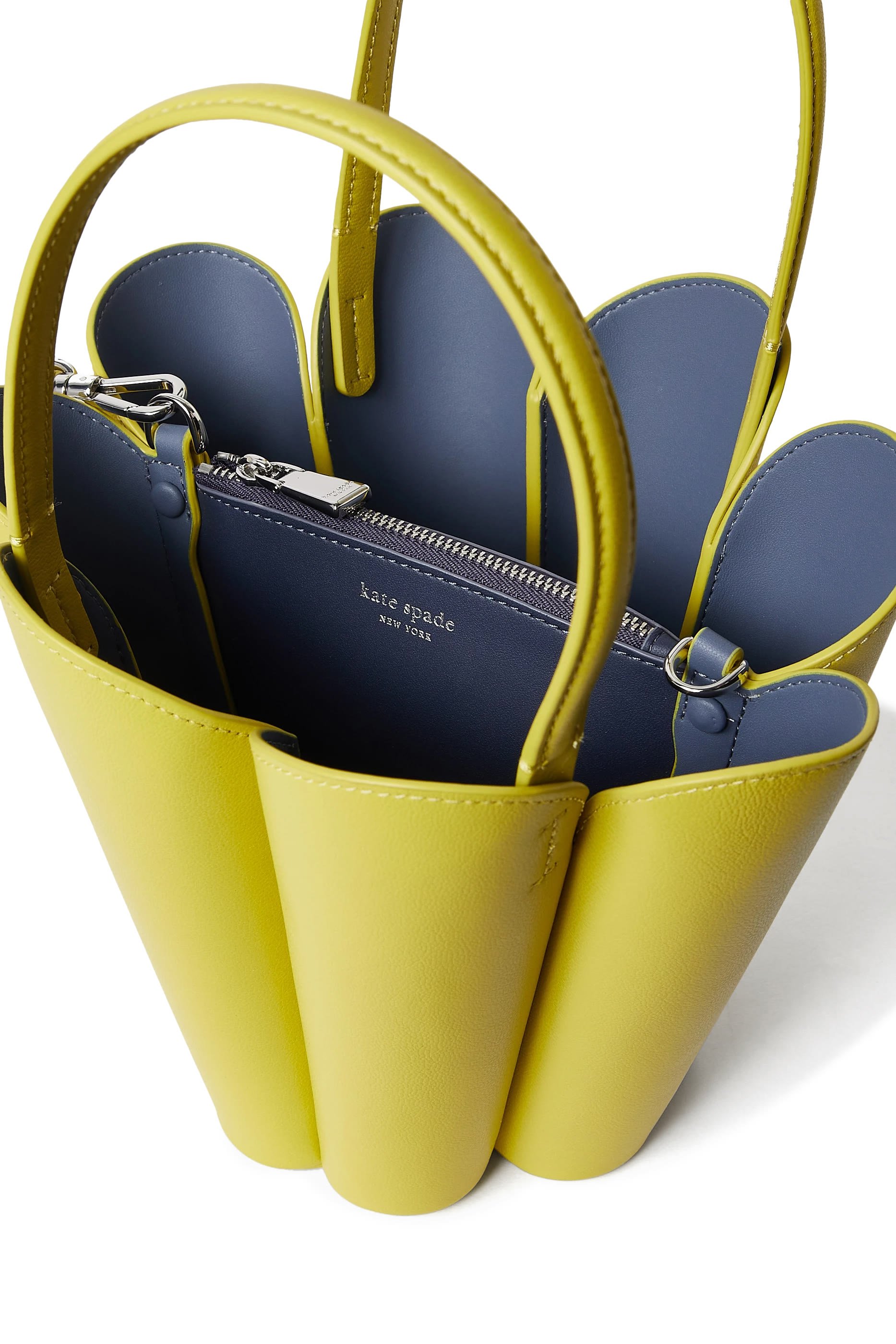 حقيبة باكيت بنقشة زهور بشكل بستوني