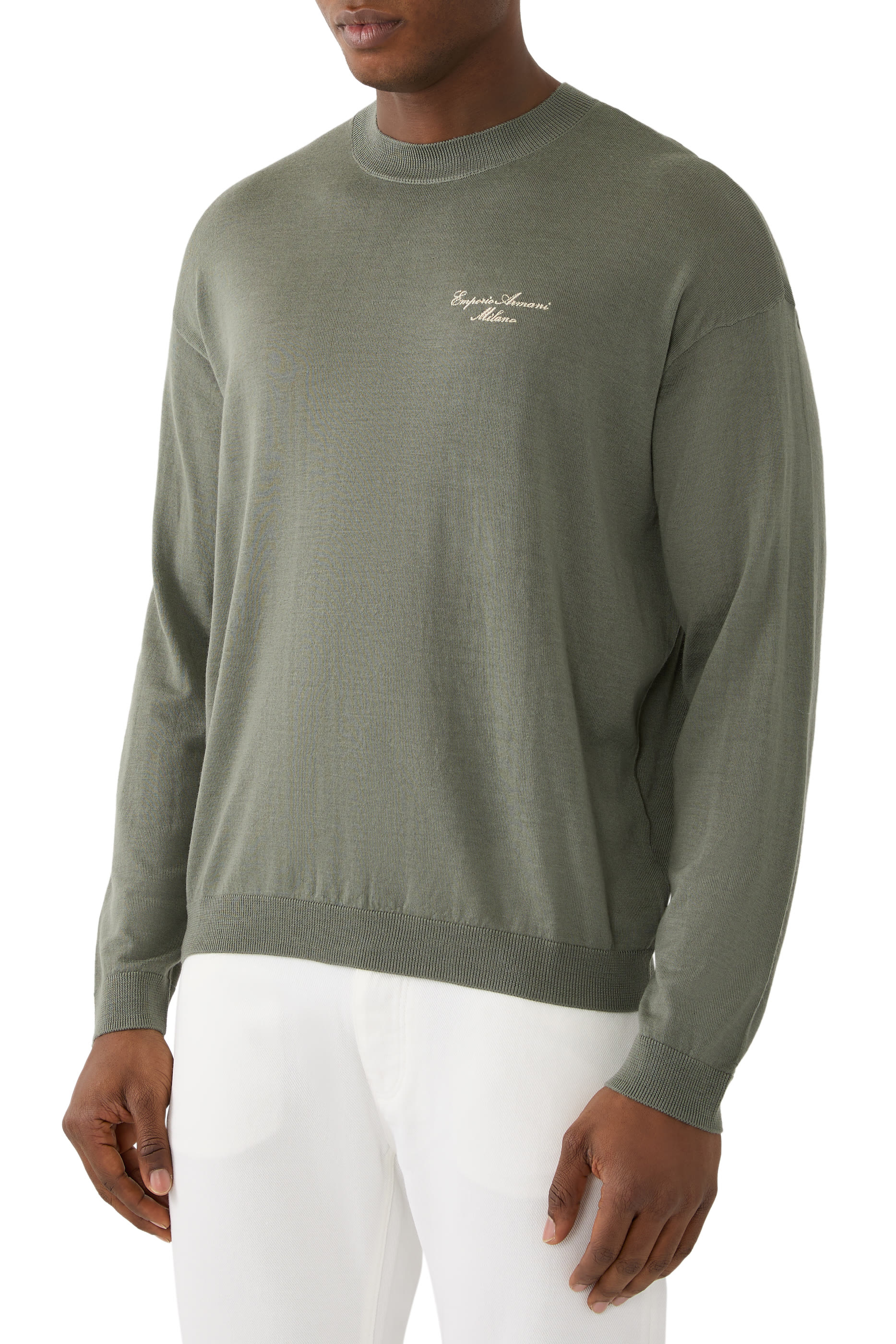 كنزة بشعار الماركة