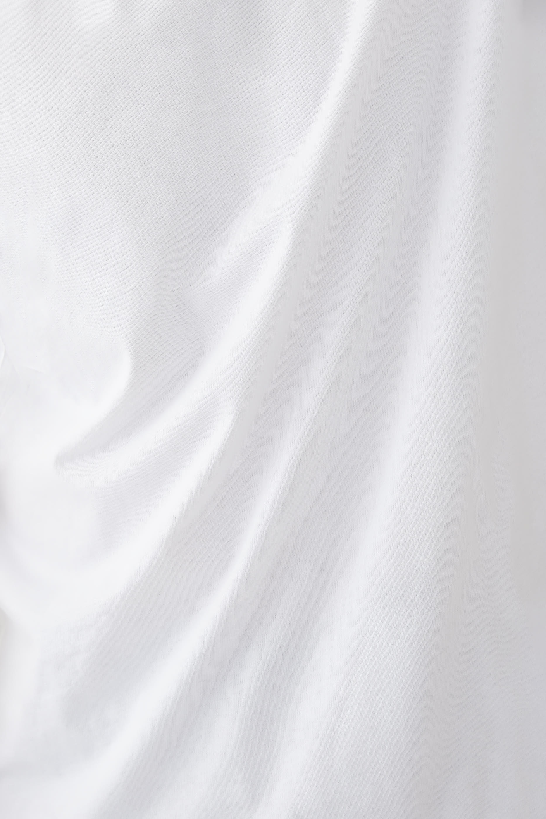 تيشيرت بأكمام قصيرة