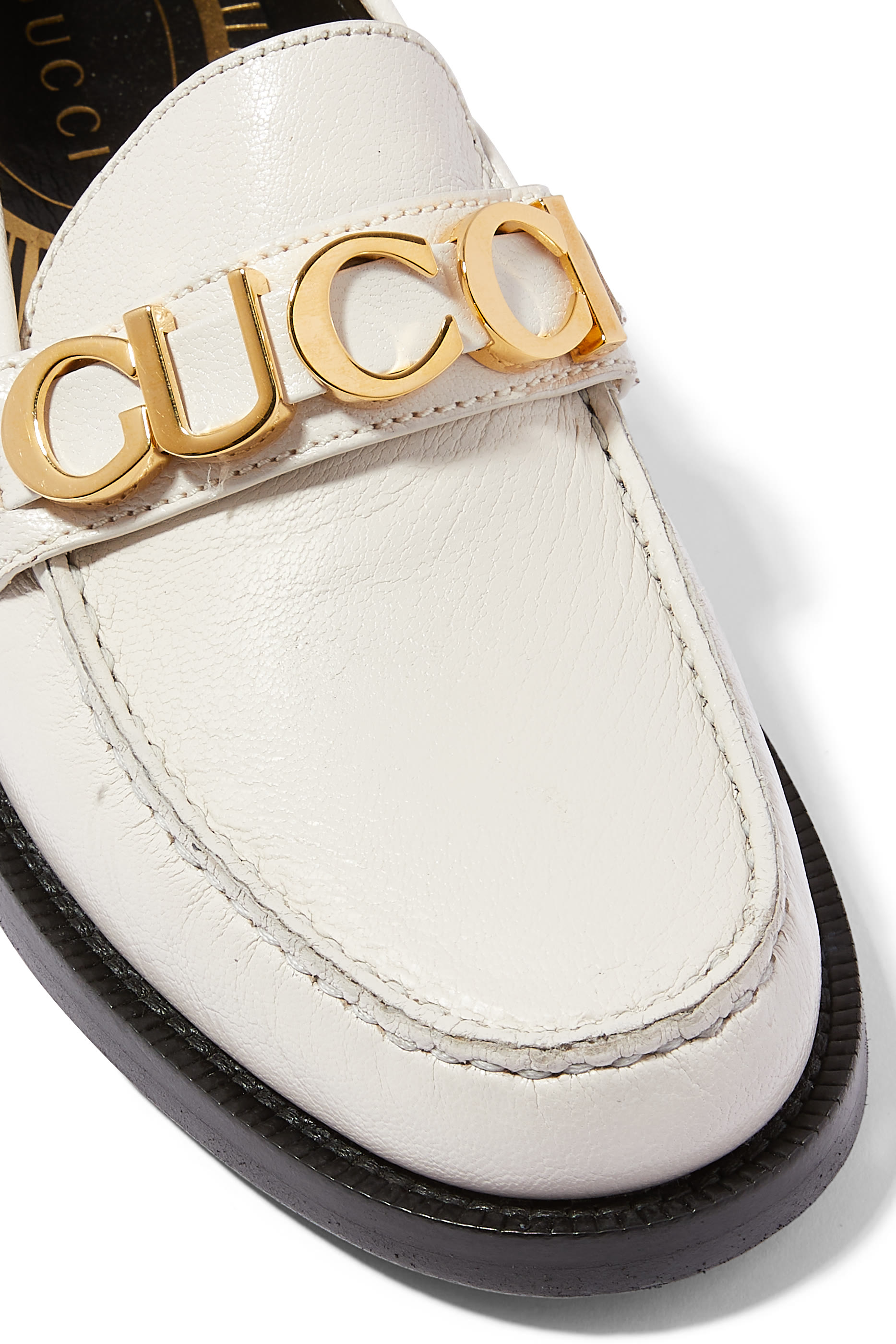 حذاء خفيف كارا جلد بشعار الماركة