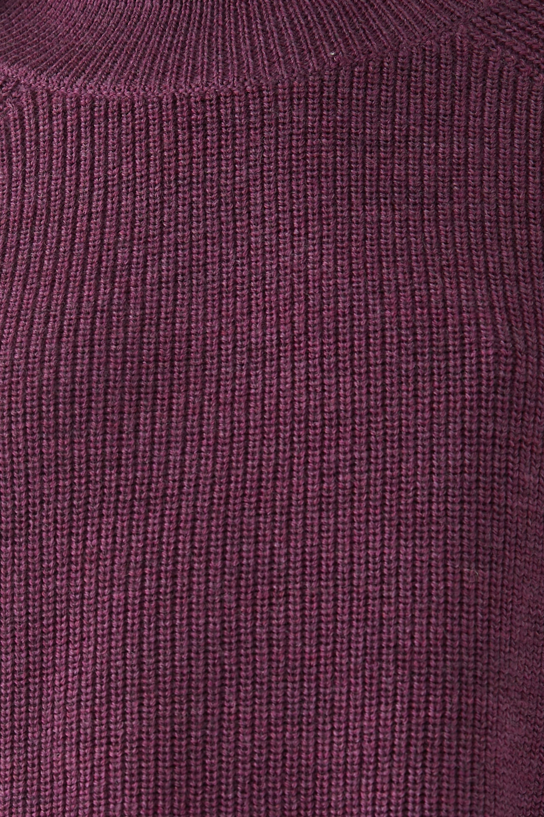 سترة قصيرة بياقة عالية