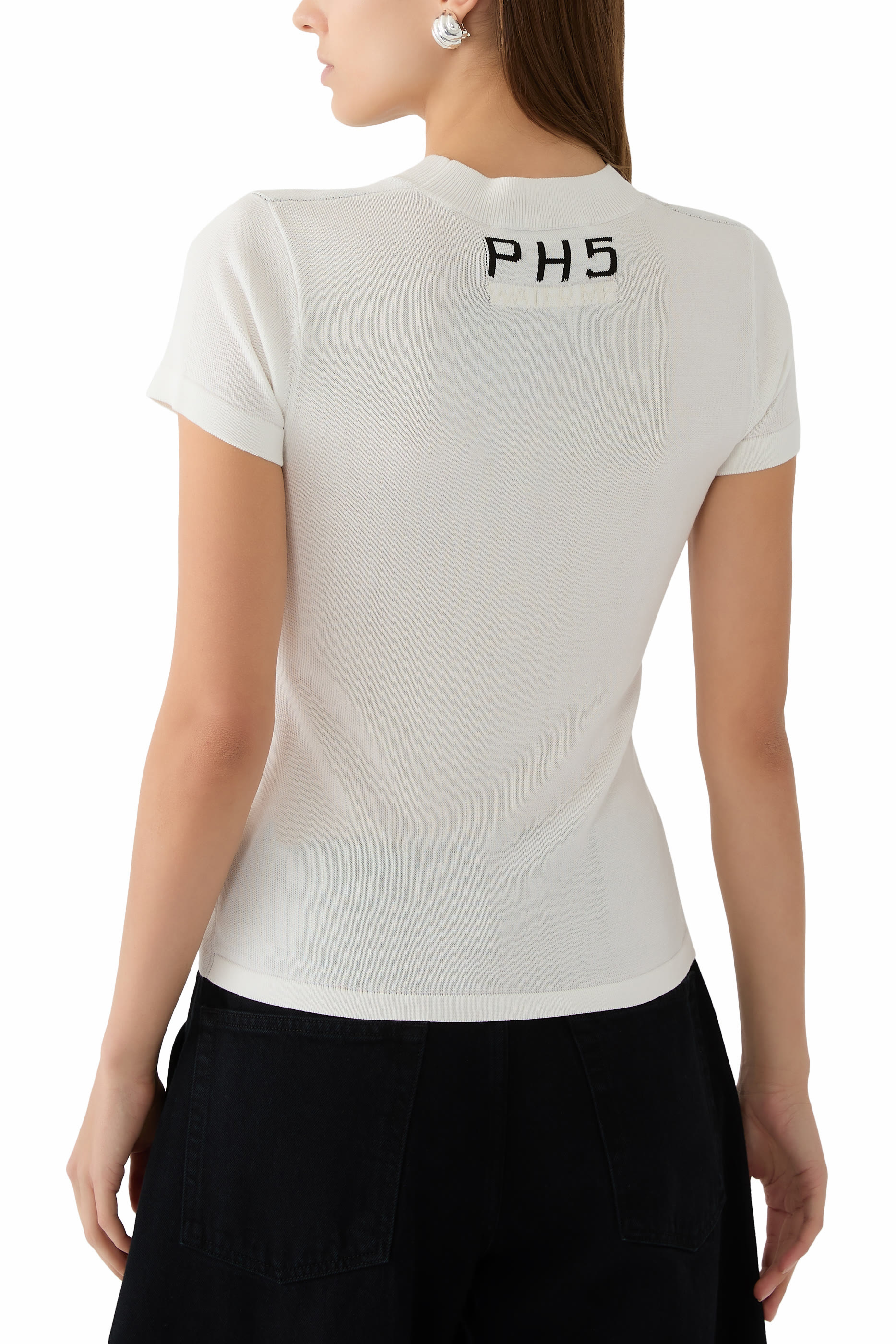 تيشيرت بلانكا بنقشة زهور تتفاعل مع الأشعة فوق البنفسجية