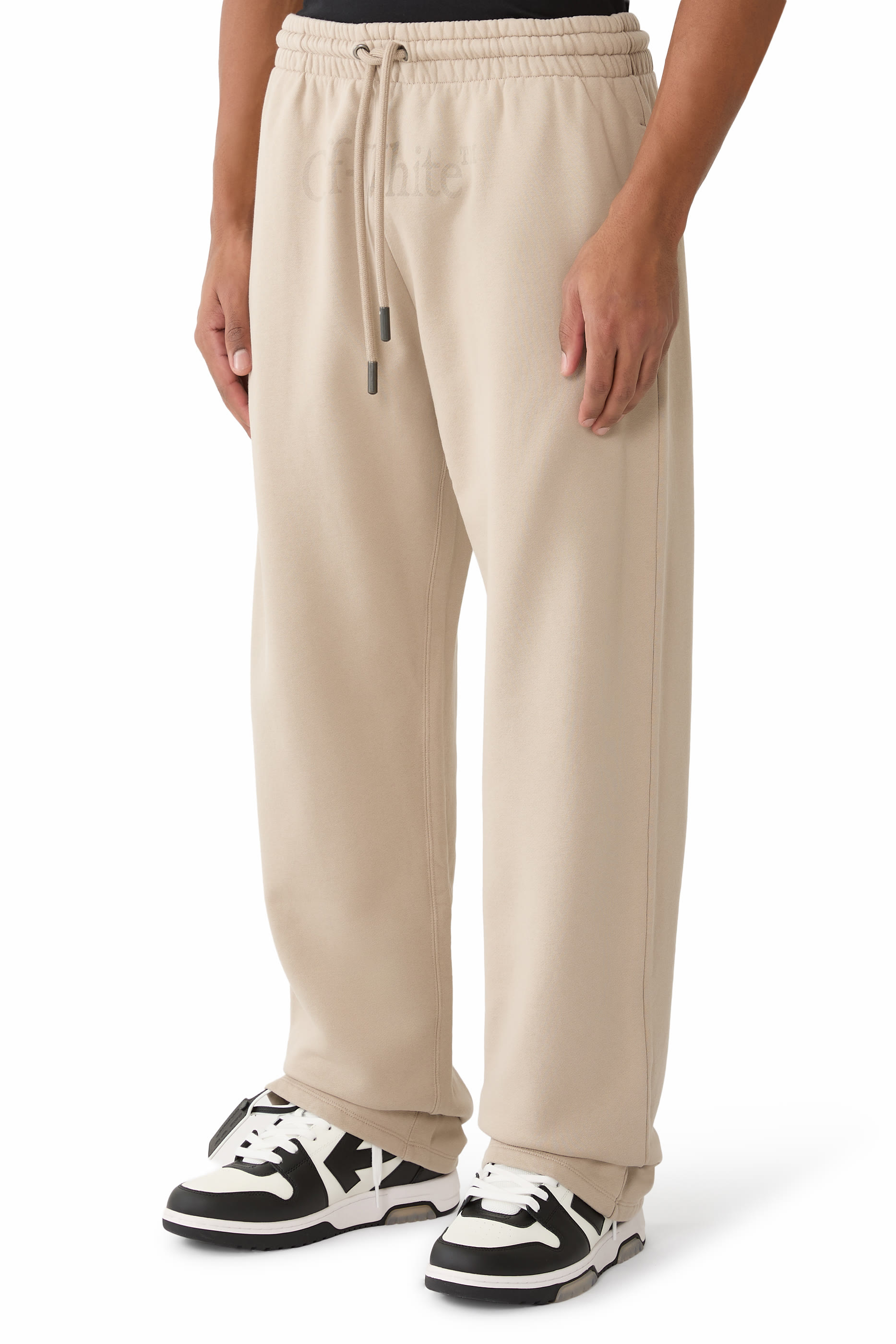 بنطال رياضي بشعار الماركة