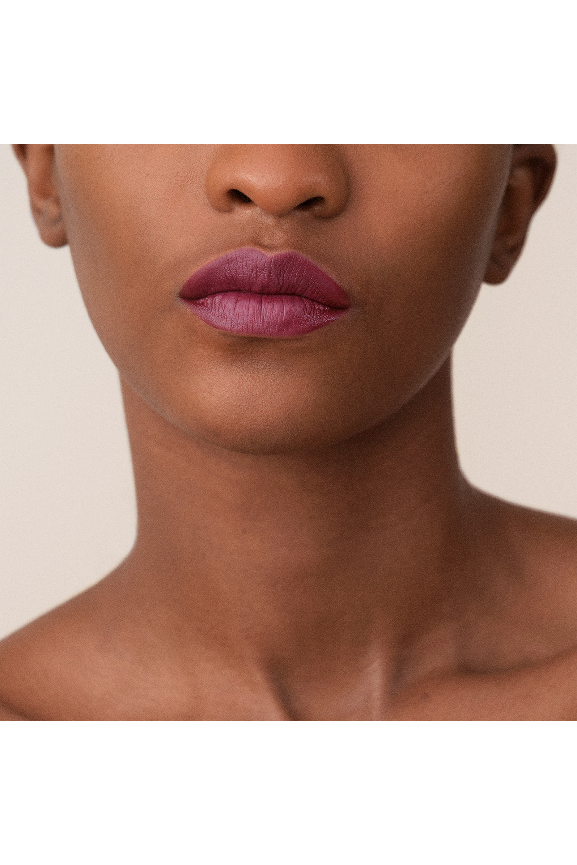 أحمر شفاه حريري غير لامع