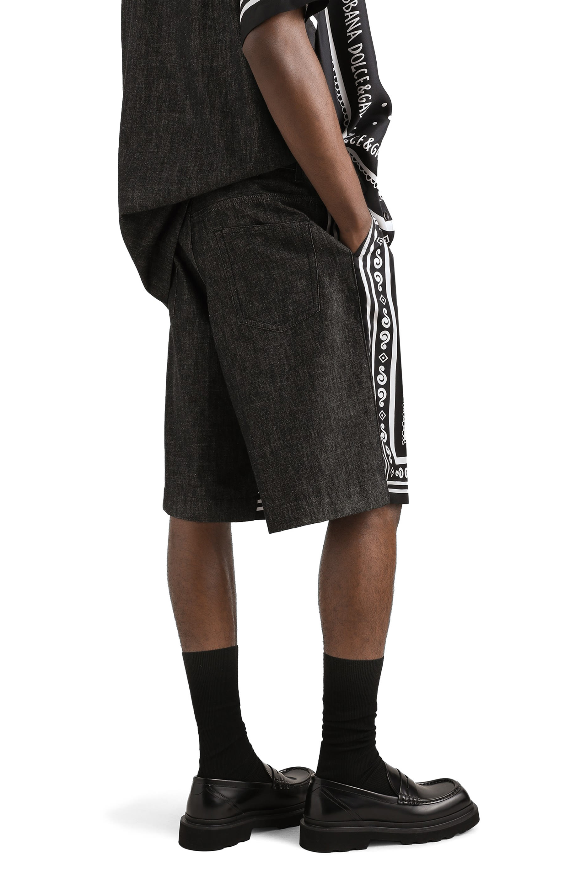 شورت بنقشة حرير ودنيم