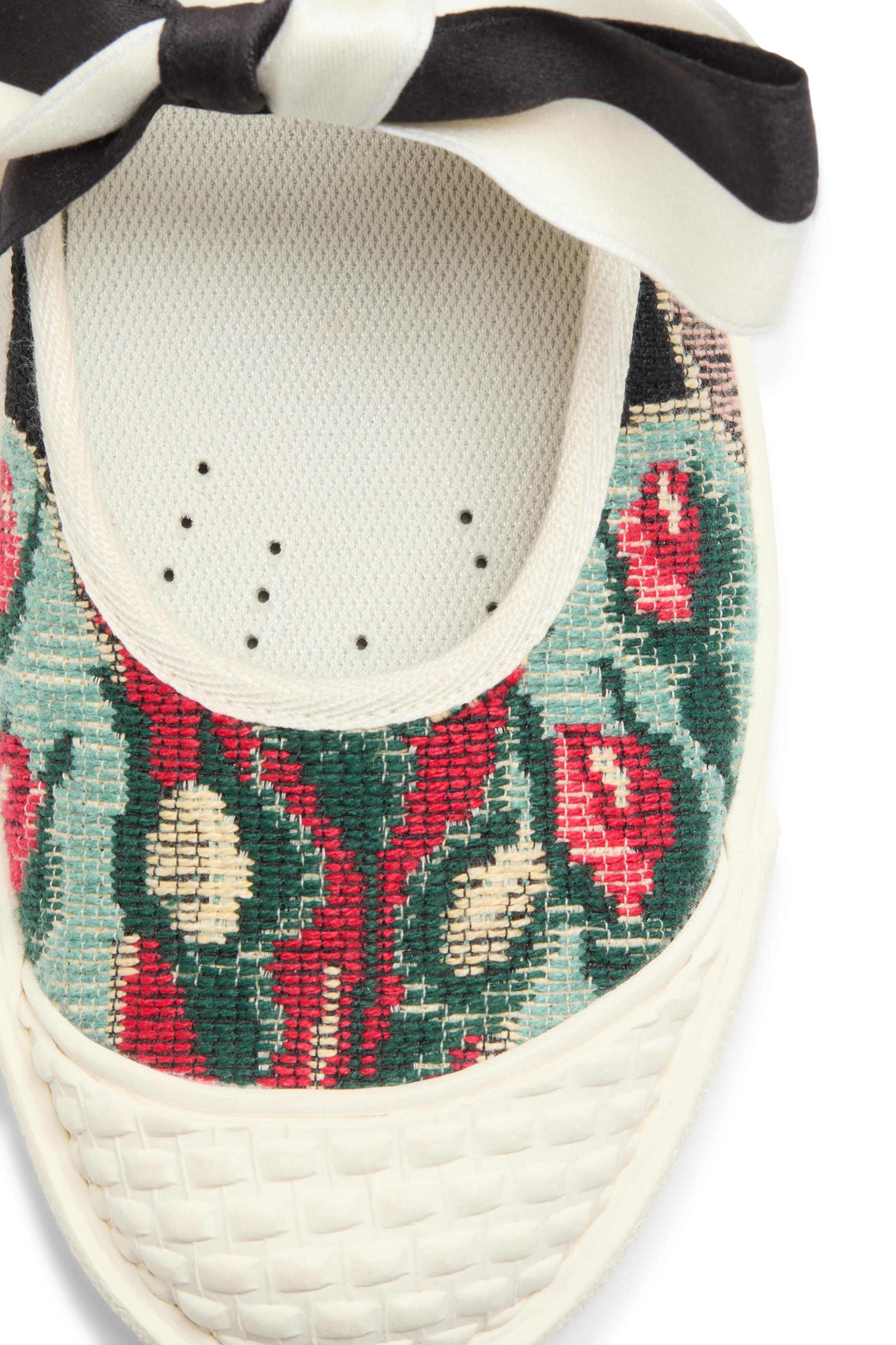 سنيكرز باي باي باي