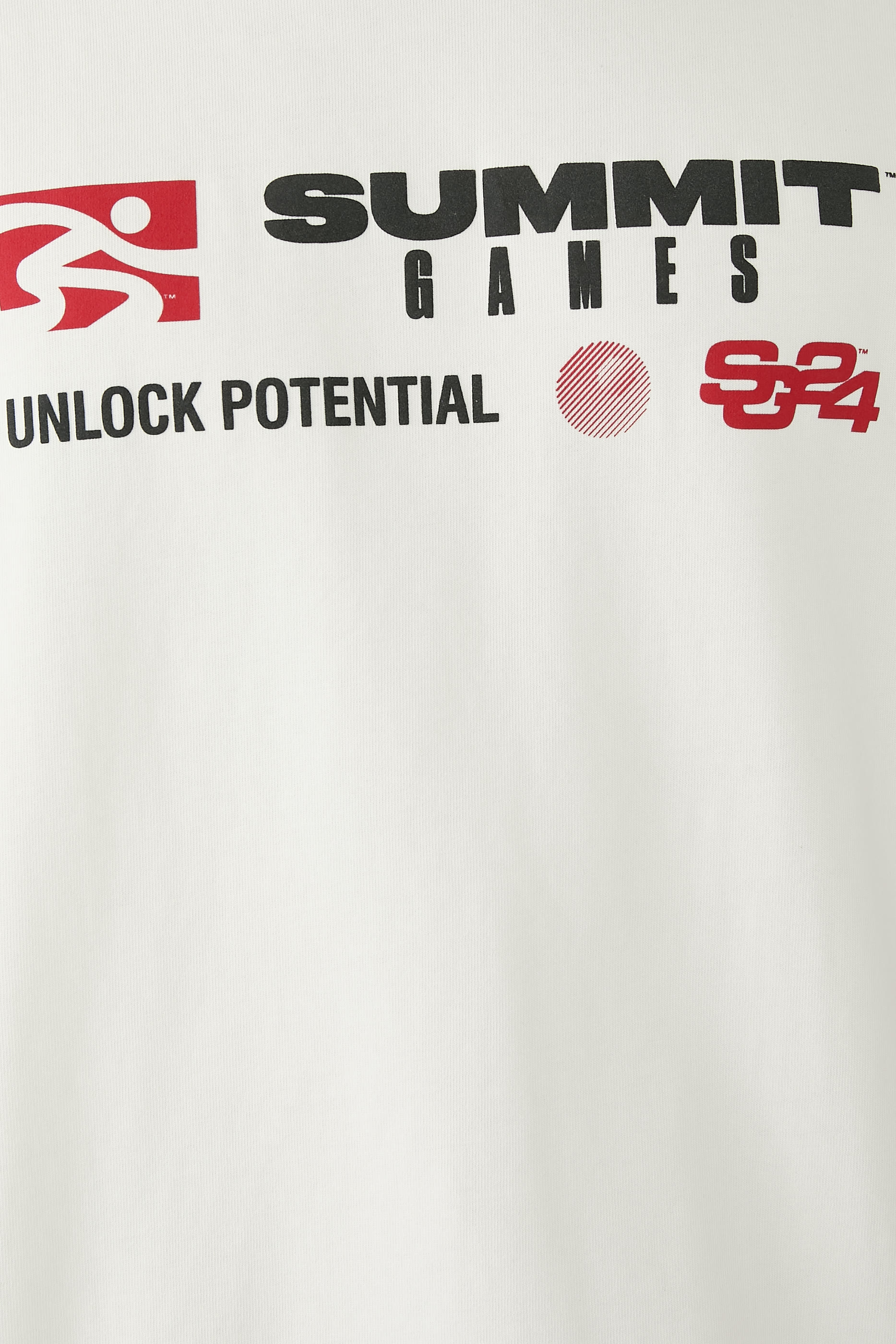 تيشيرت بملصق شعار الماركة كلاسيكي