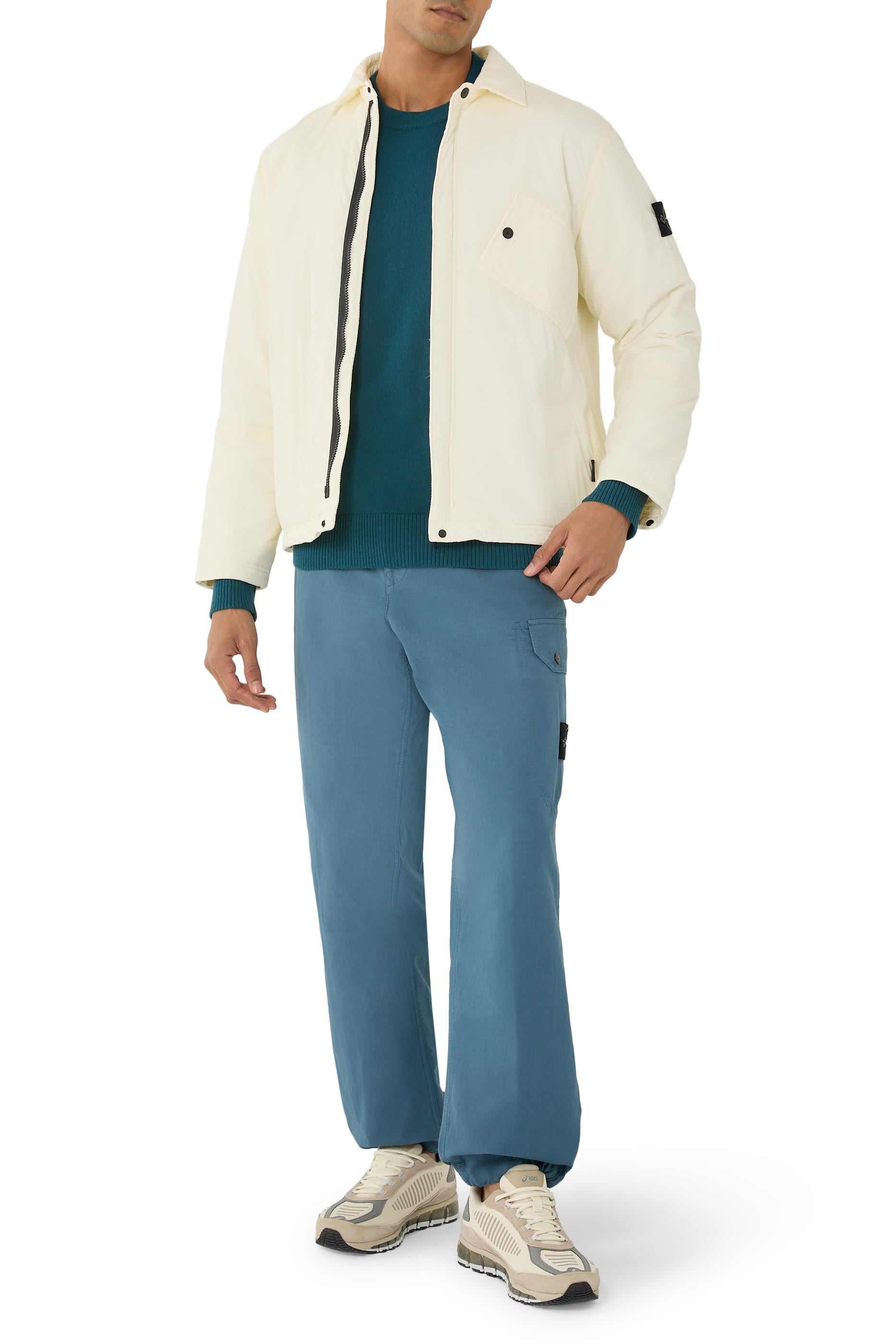 كنزة بياقة ضيقة وأكمام رغلان