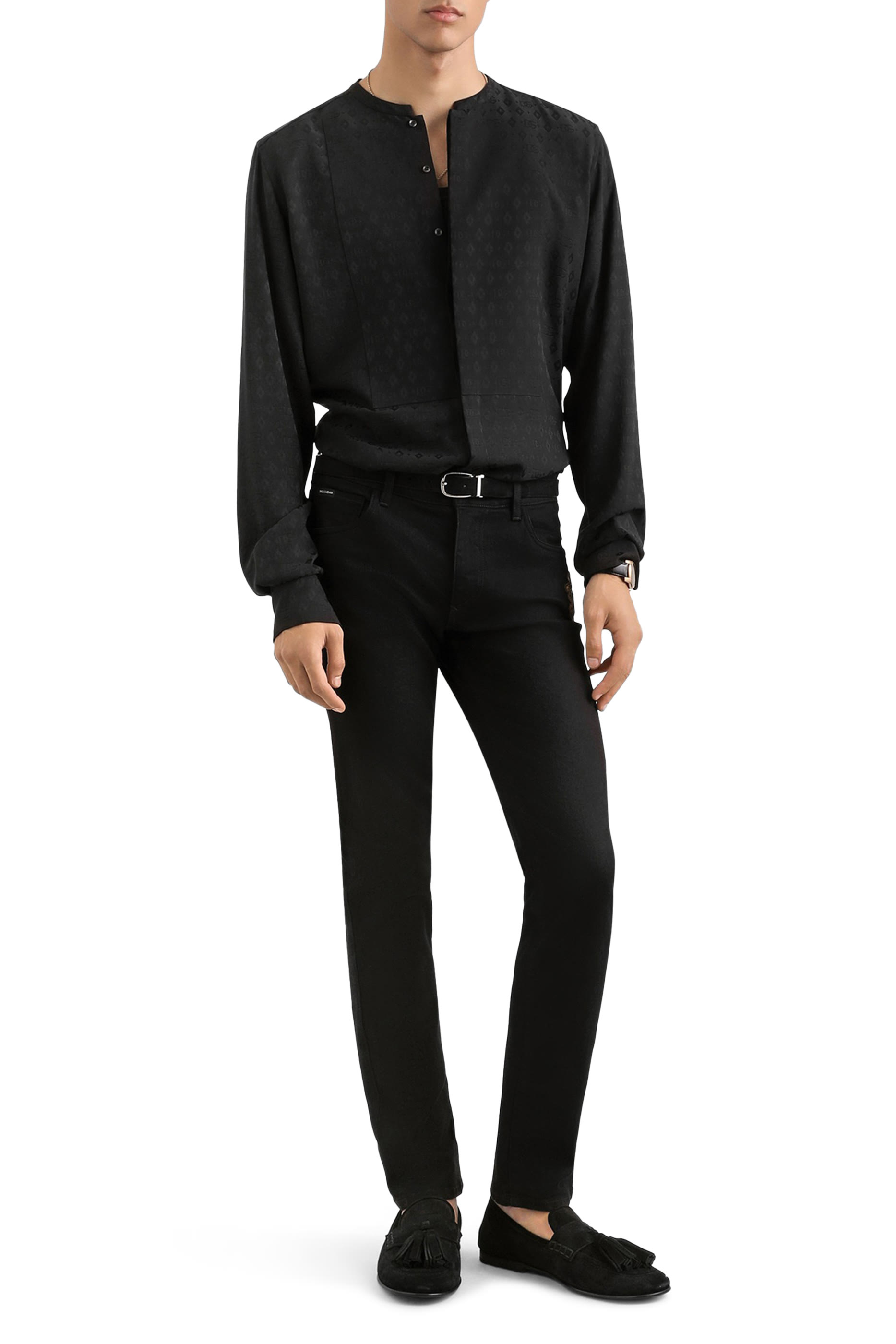 قميص بقصة عادية ونقشات شعار الماركة حرير