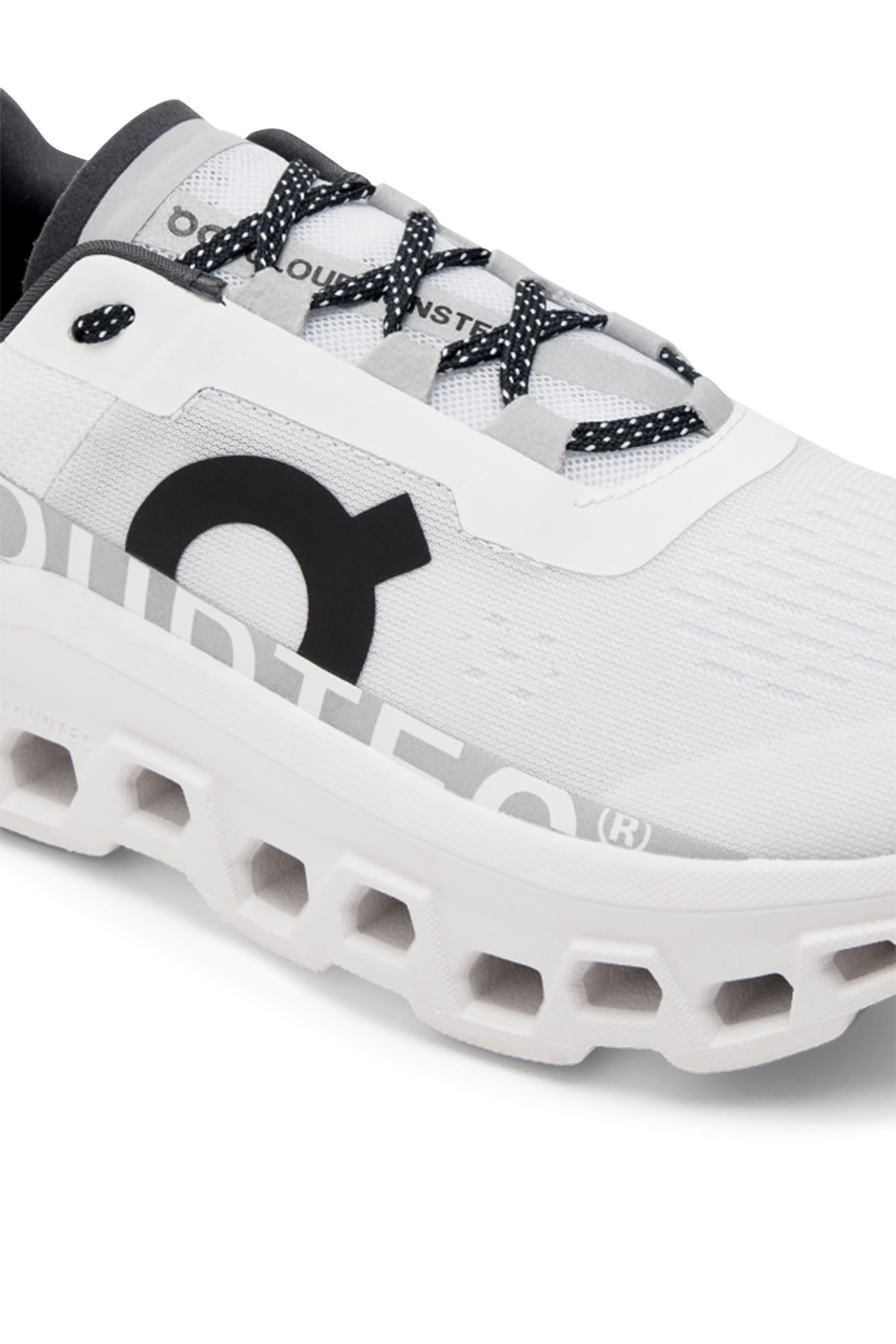 سنيكرز كلاودمونستر للنساء