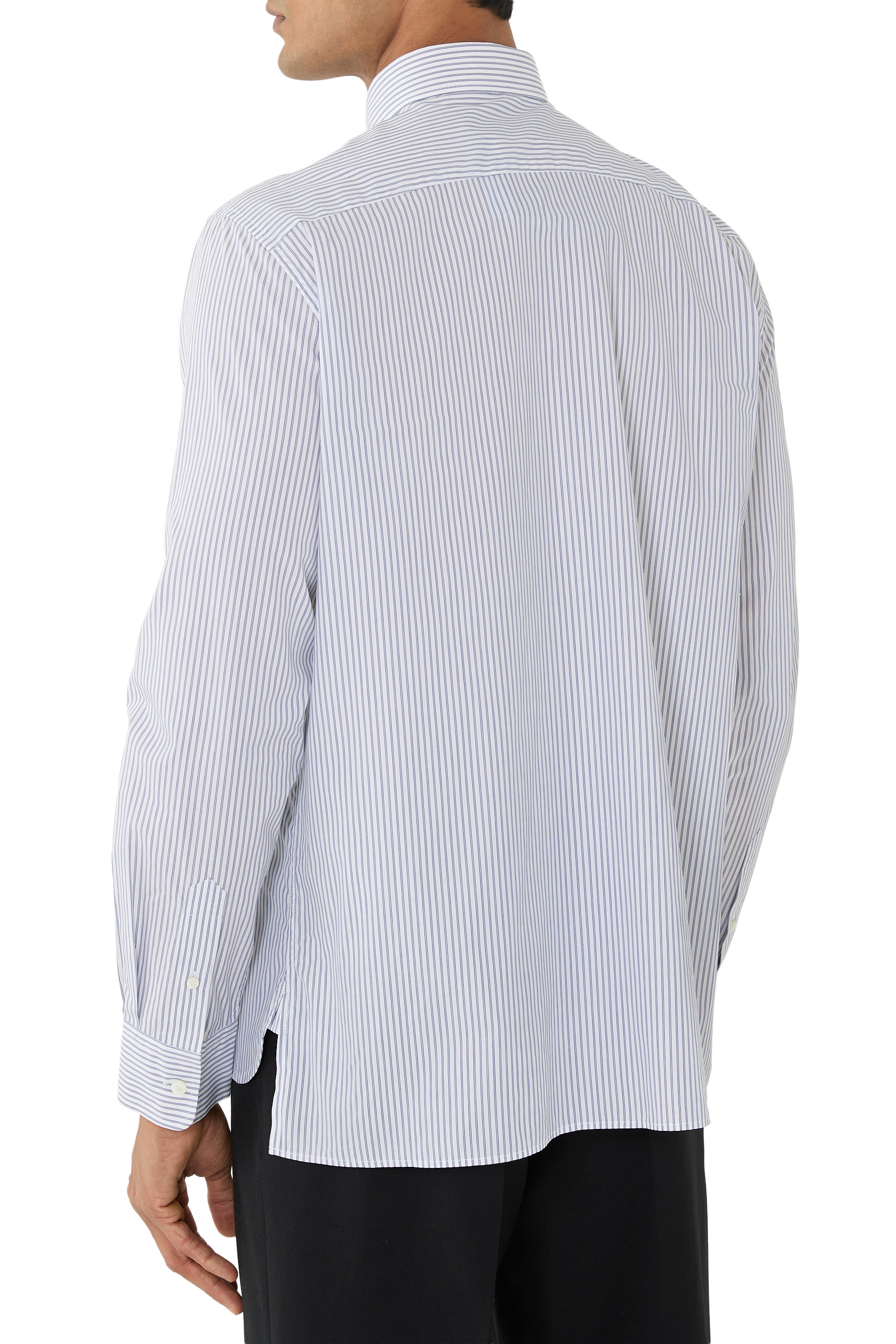 قميص مخطط بقصة ضيقة