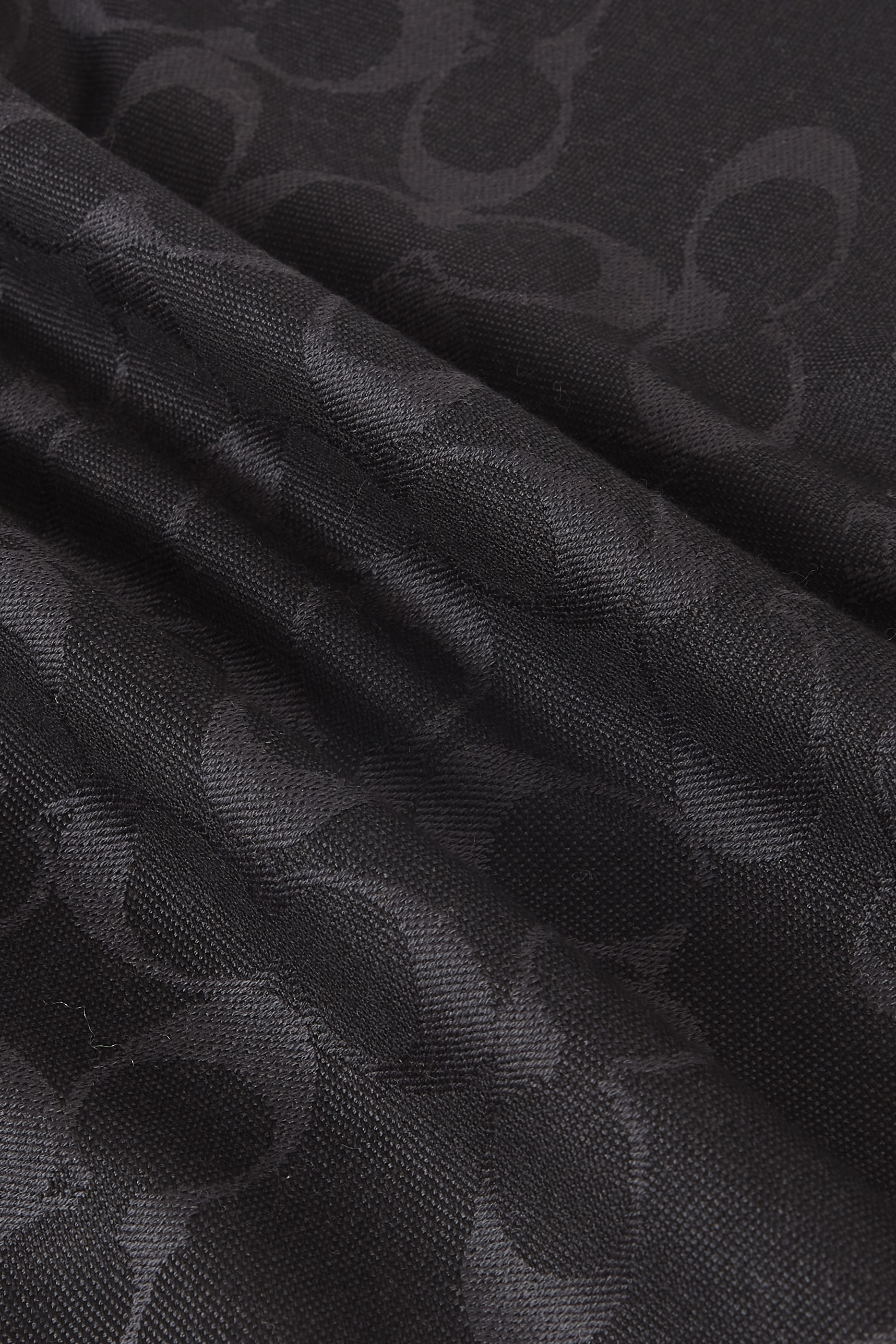 وشاح بشعار الماركة