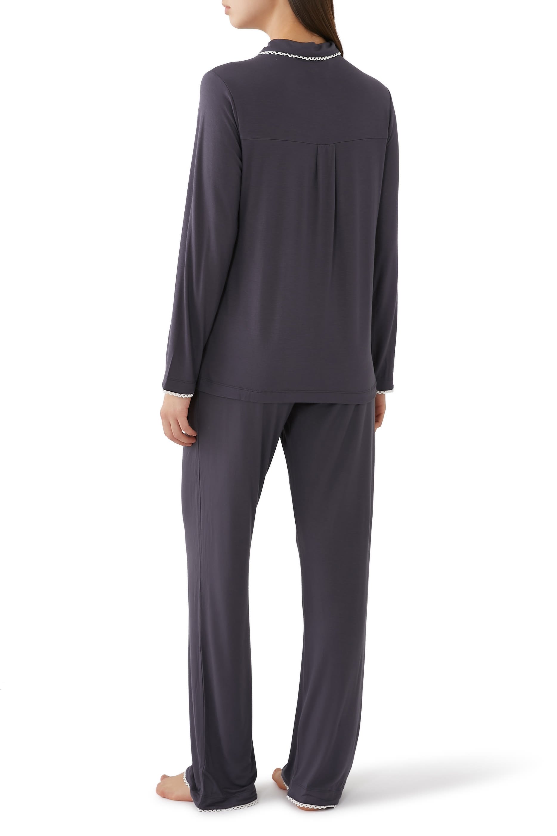 طقم بيجامة كلاسيكي بحواف محاكة جيرسيه