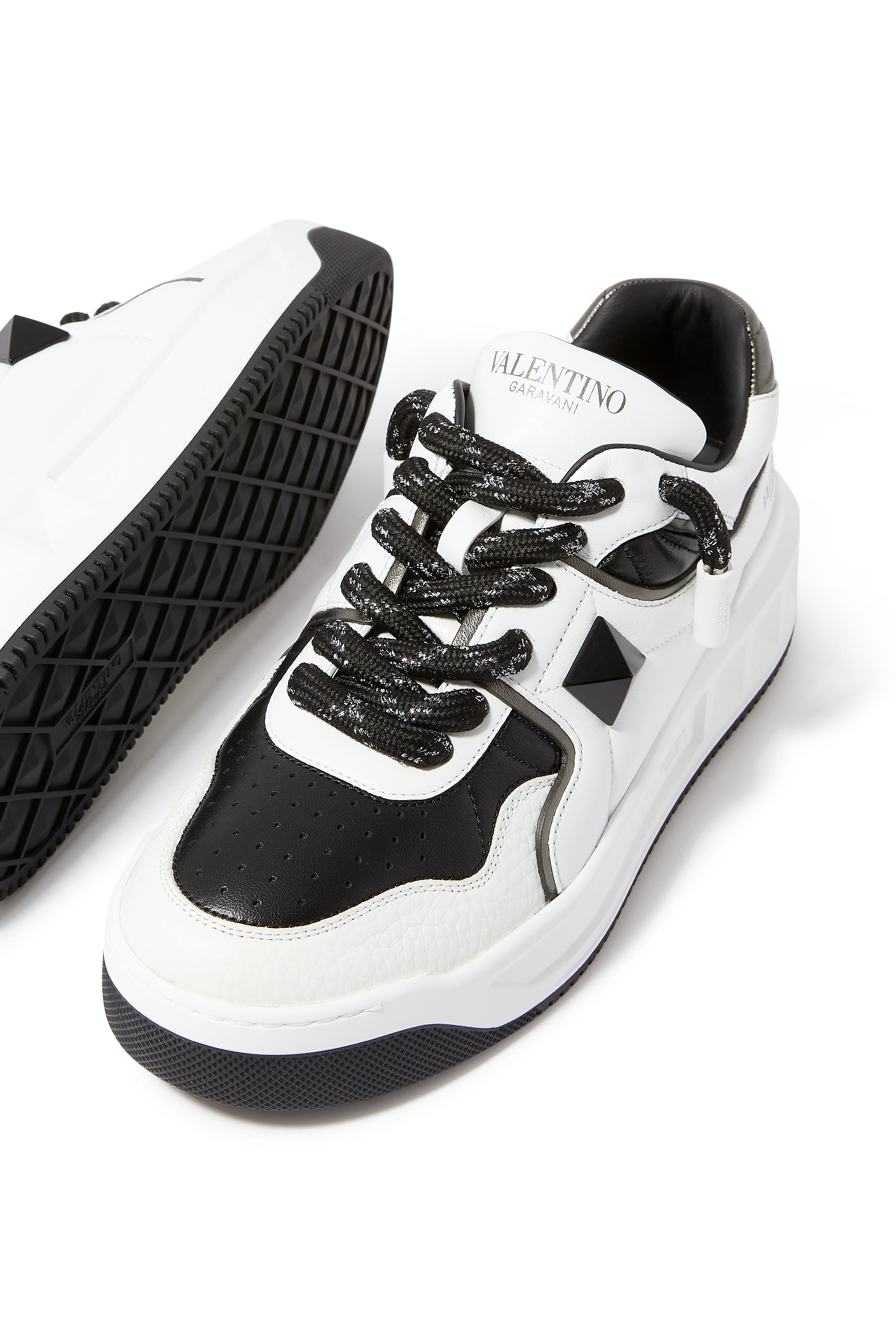 سنيكرز اكس إل بنعل سميك وحلية