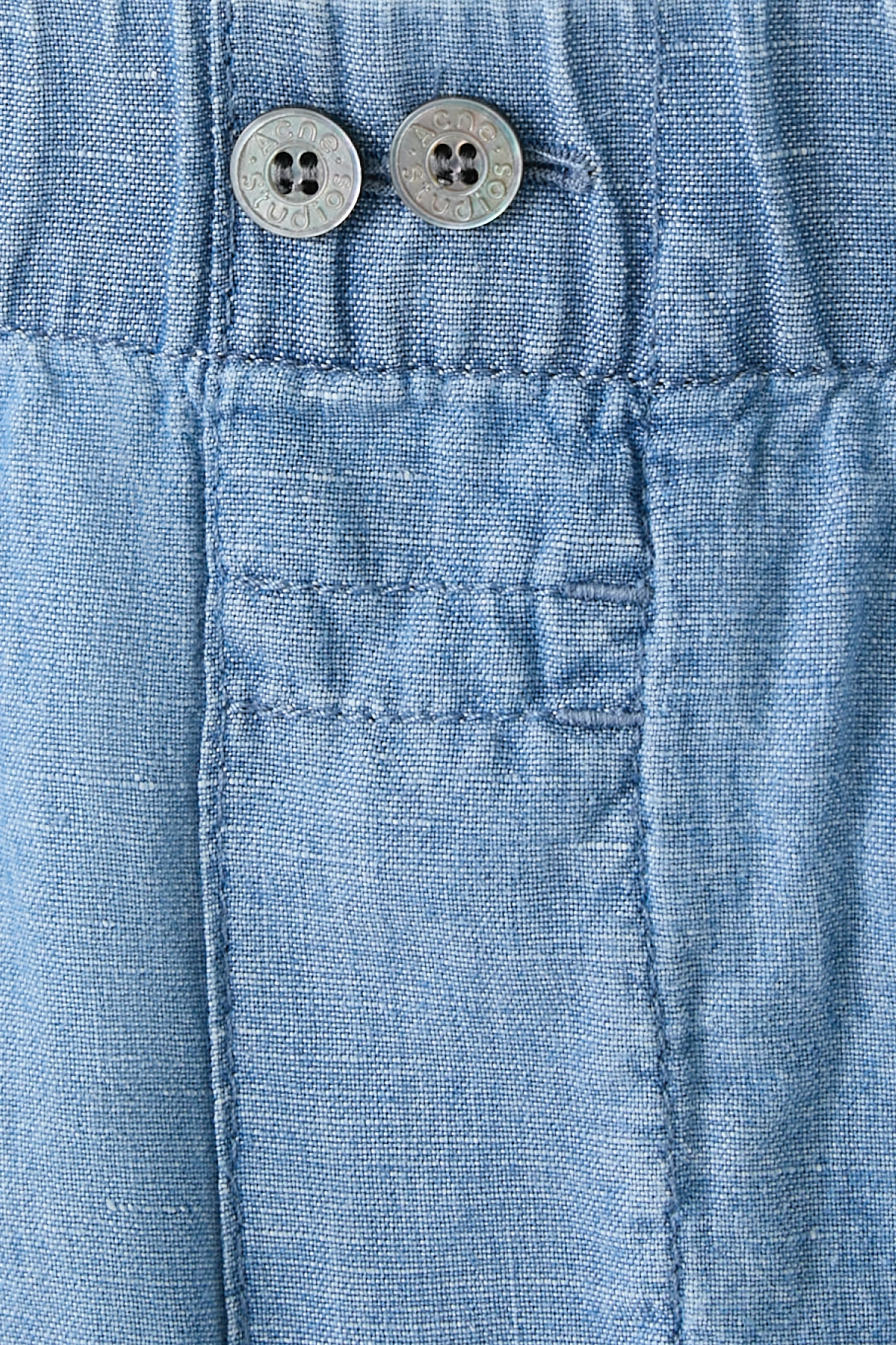 شورت بشعار الماركة