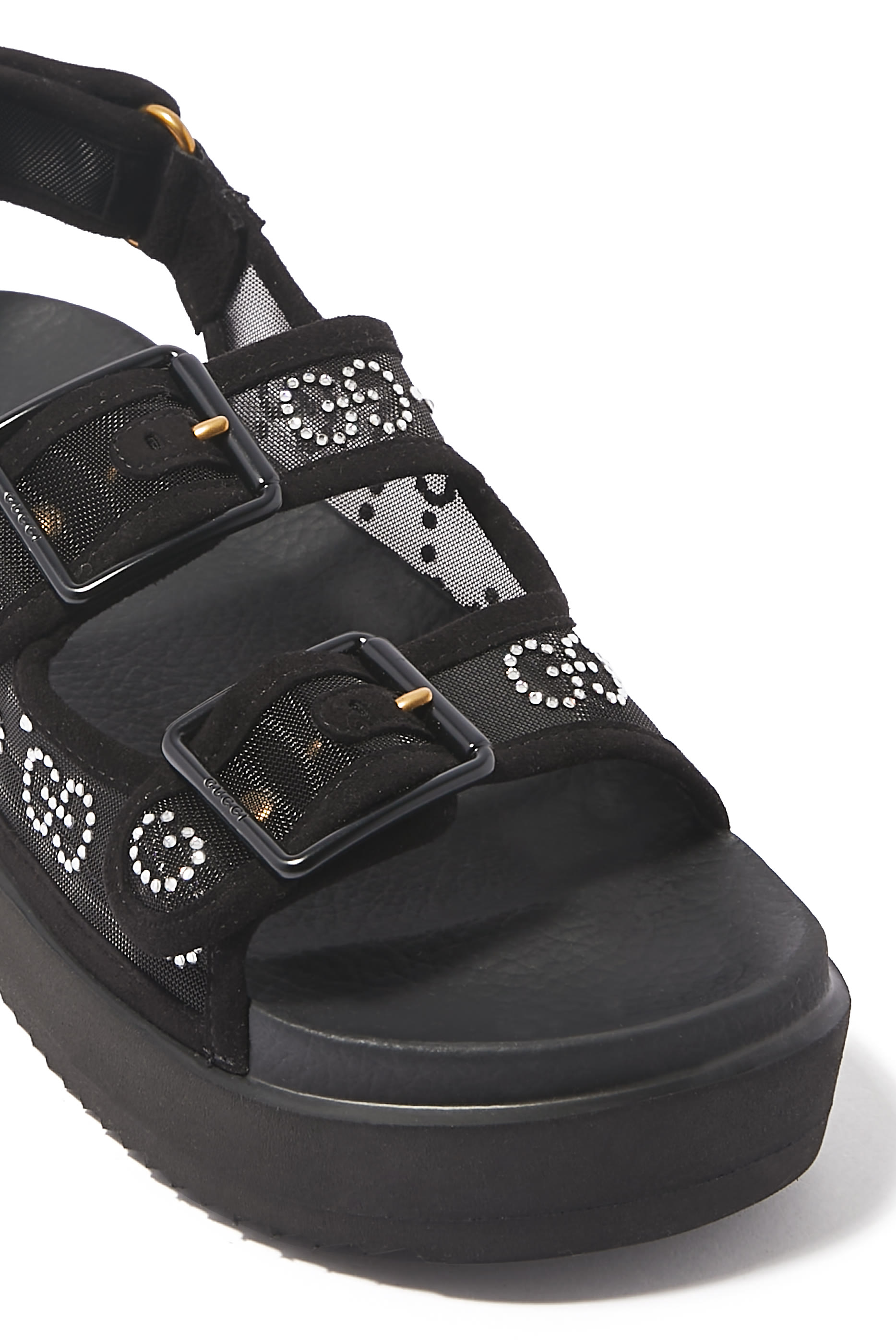 صندل مرصع بكريستال بنقشة حرفي شعار الماركة قماش شبكي