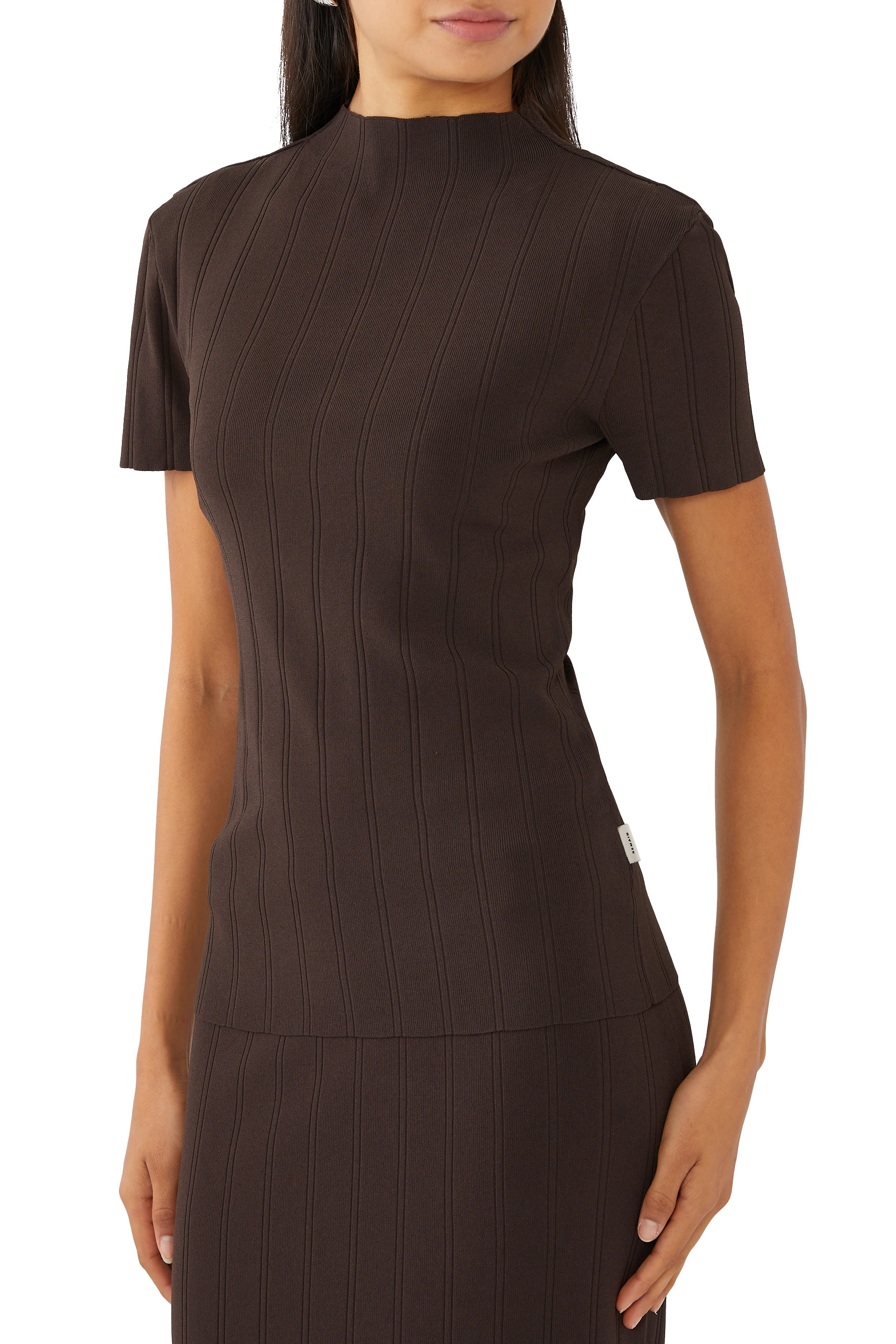 بلوزة بأكمام قصيرة