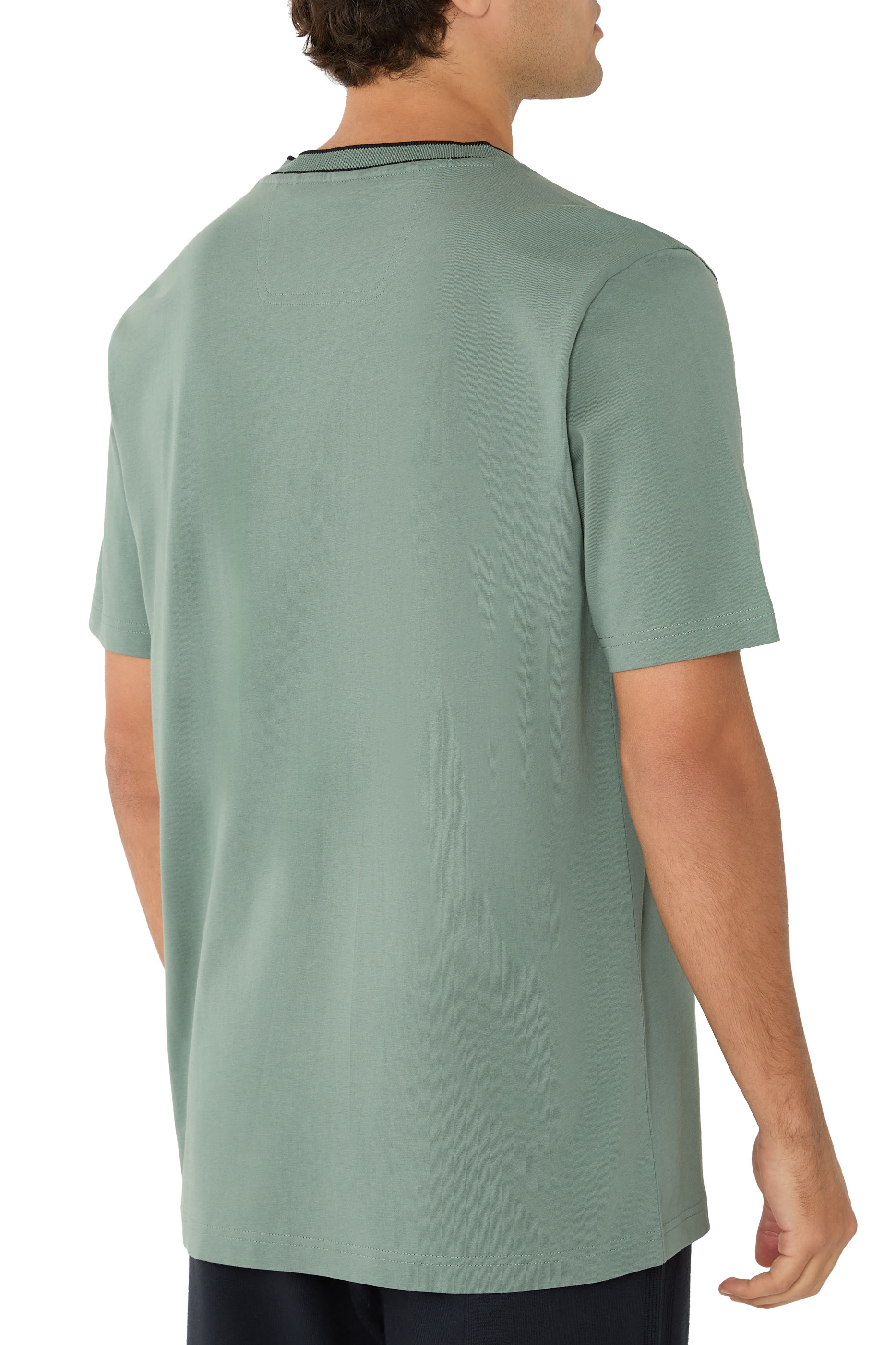 تيشيرت بياقة مخططة بشعار الماركة