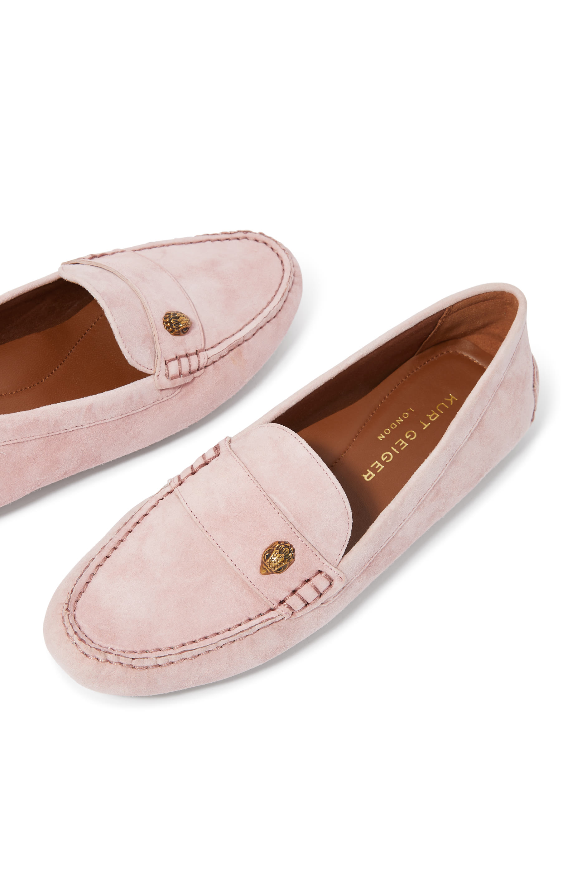 حذاء درايفر بشعار الماركة