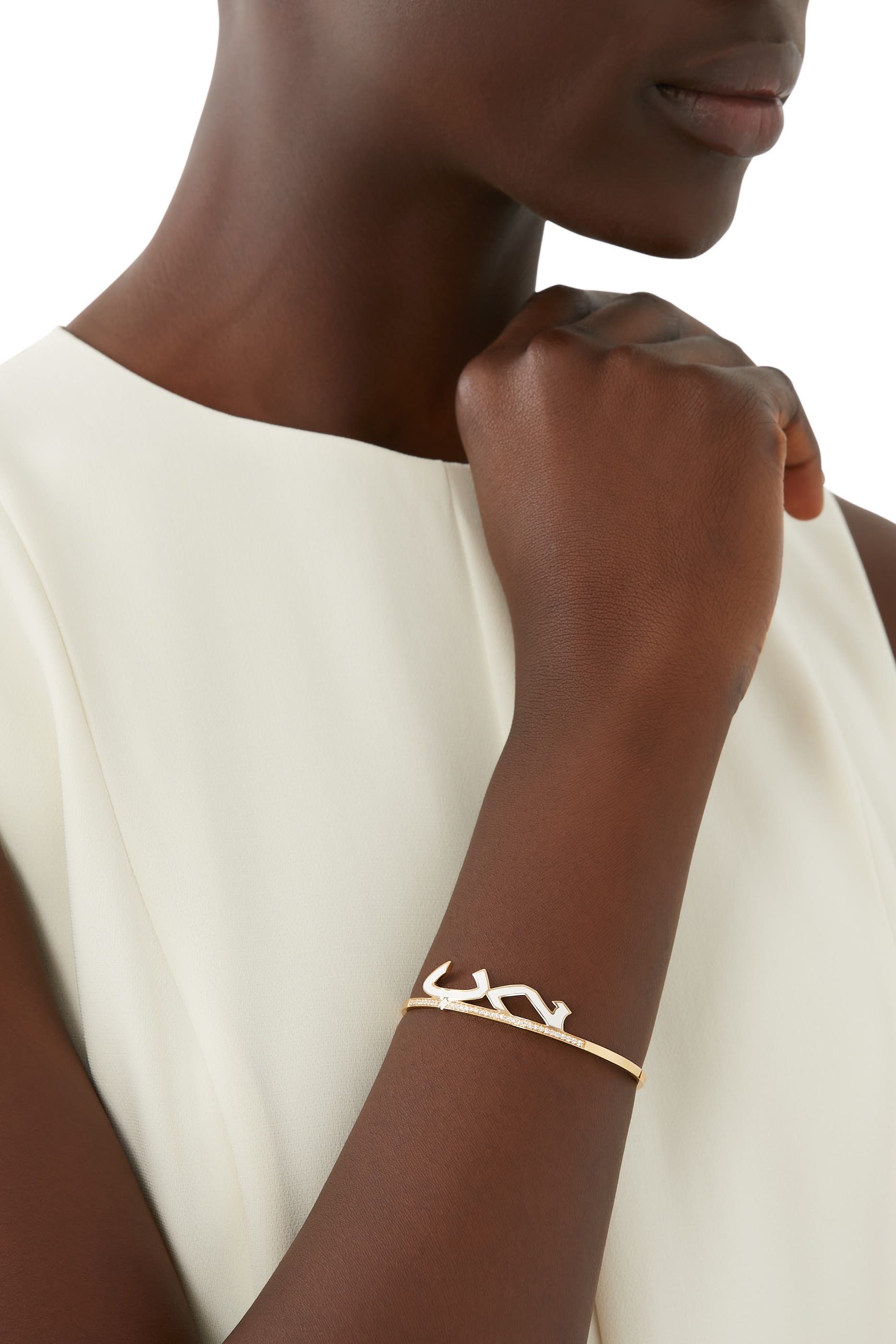 سوار بتصميم كلمة حب مرصع بالماس ذهب أصفر عيار 18