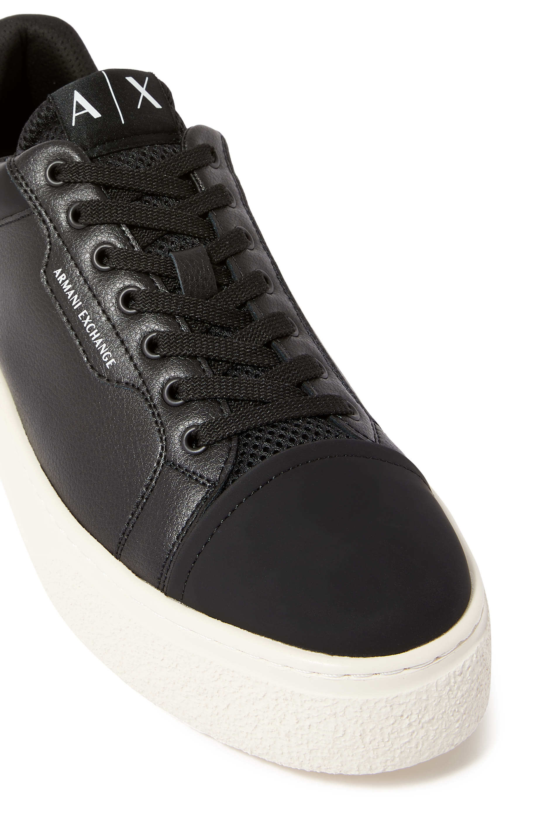 سنيكرز ليون بشعار الماركة