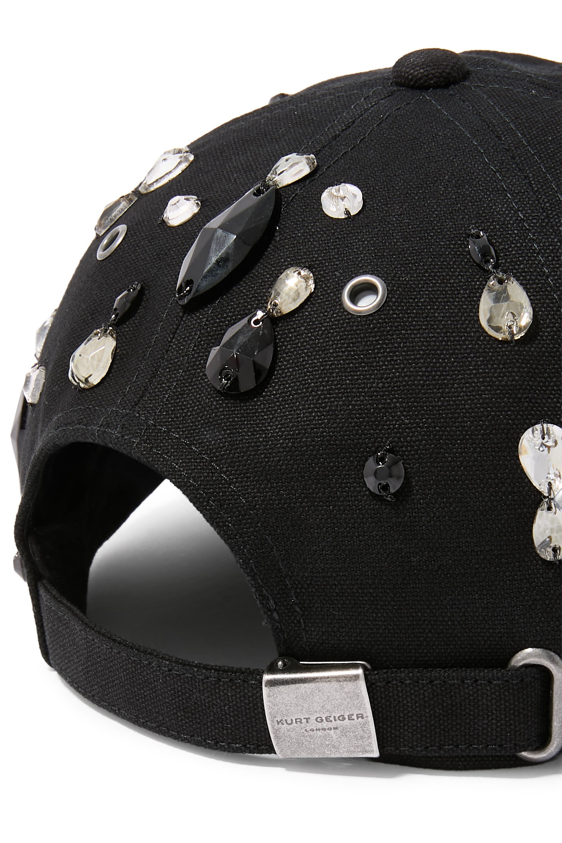 كاب كينسينغتون مرصع بأحجار