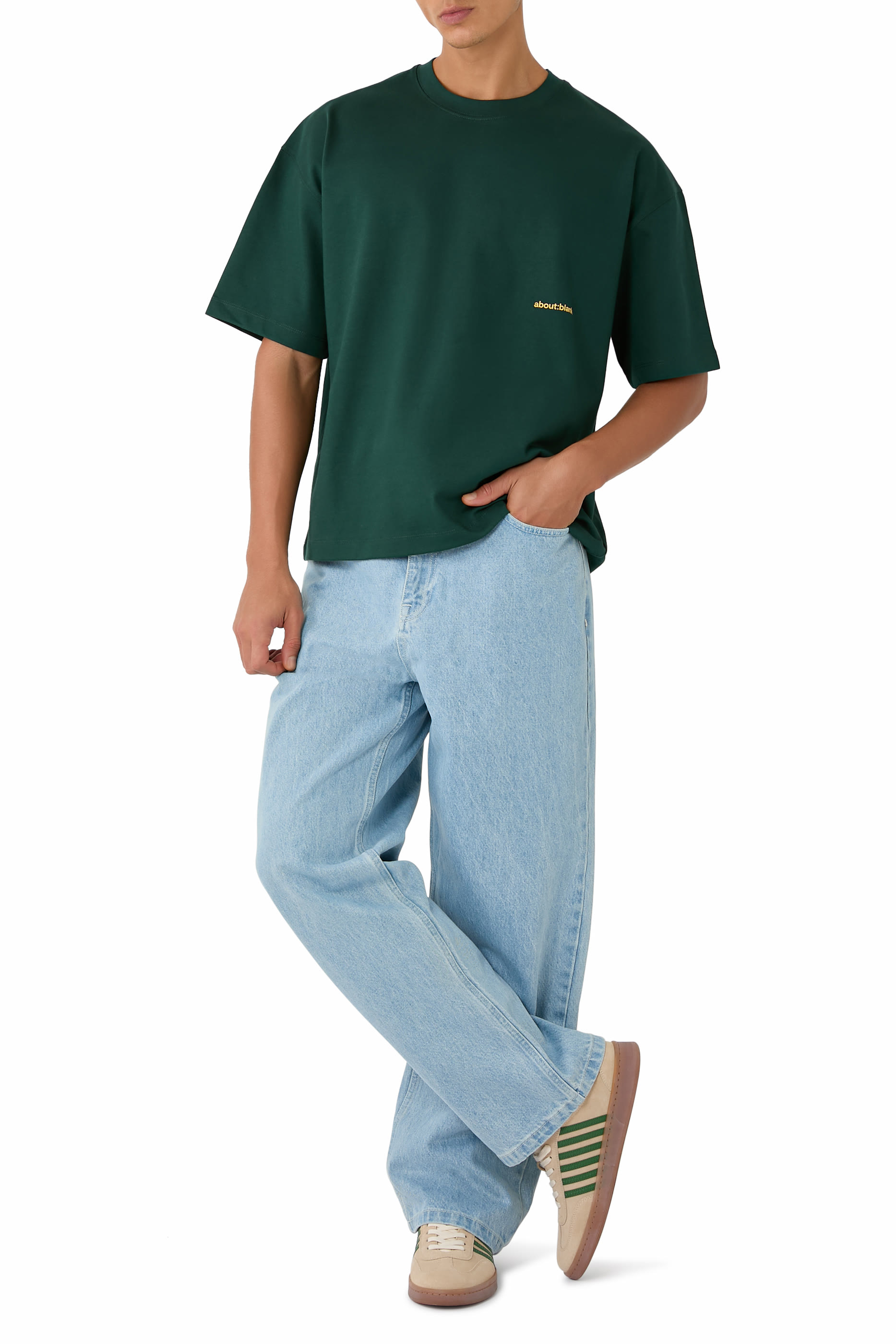 تيشيرت بقصة مريعة وشعار الماركة