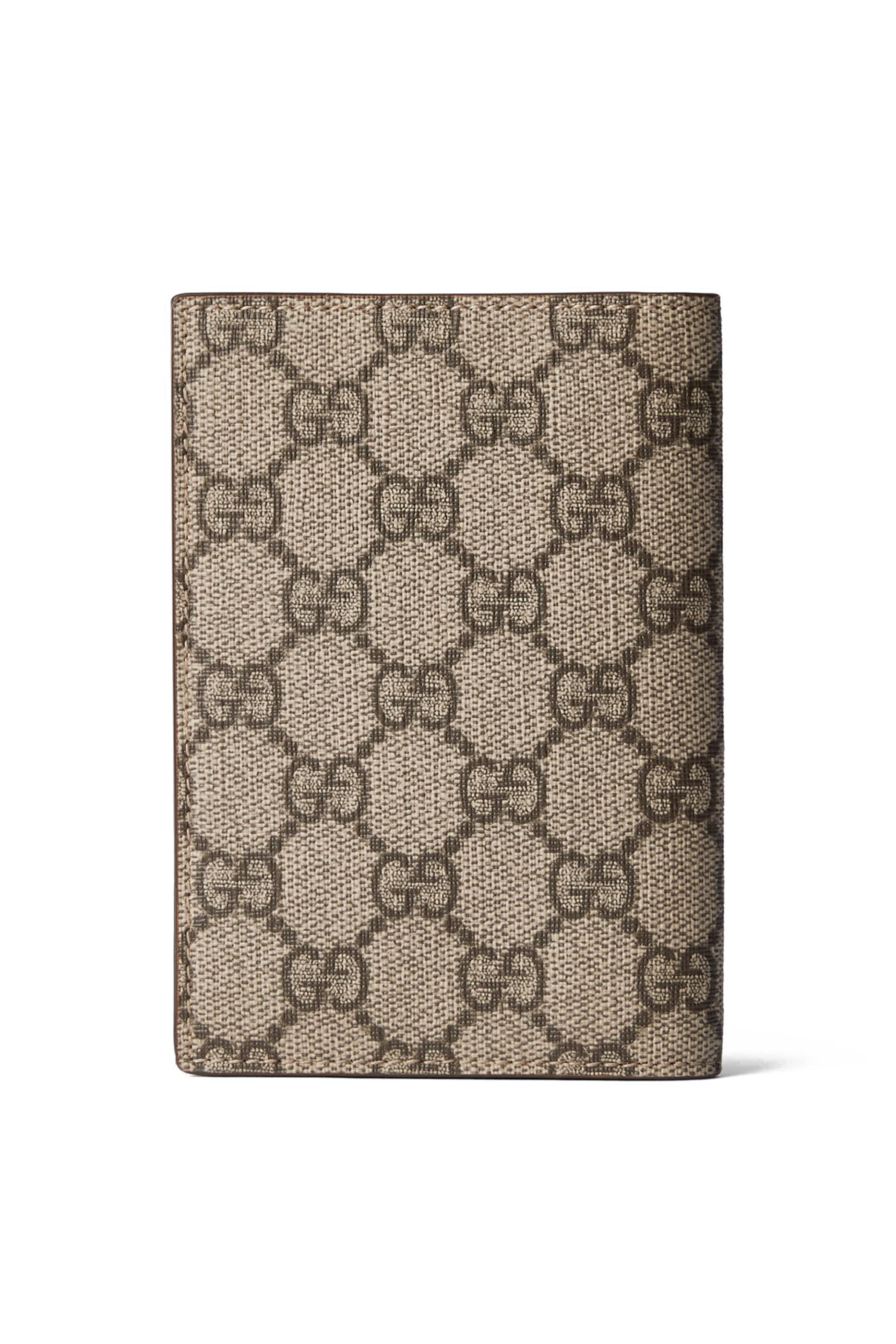 حافظة جواز سفر بنقشة حرفي شعار الماركة