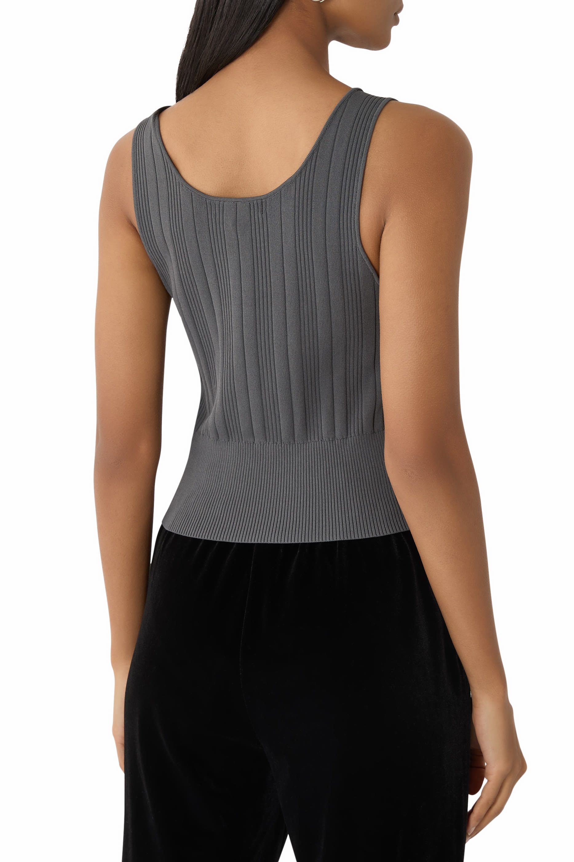 بلوزة مضلعة بياقة واسعة