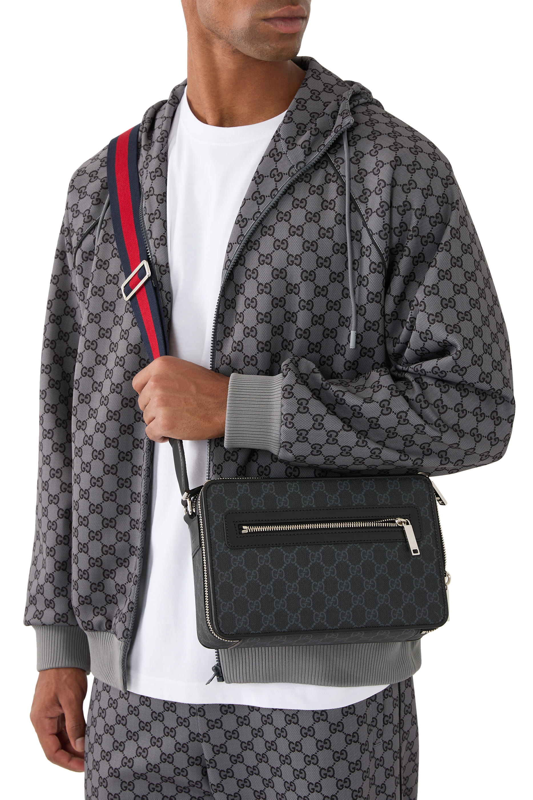 حقيبة كروس متوسطة بنقشة حرفي شعار الماركة